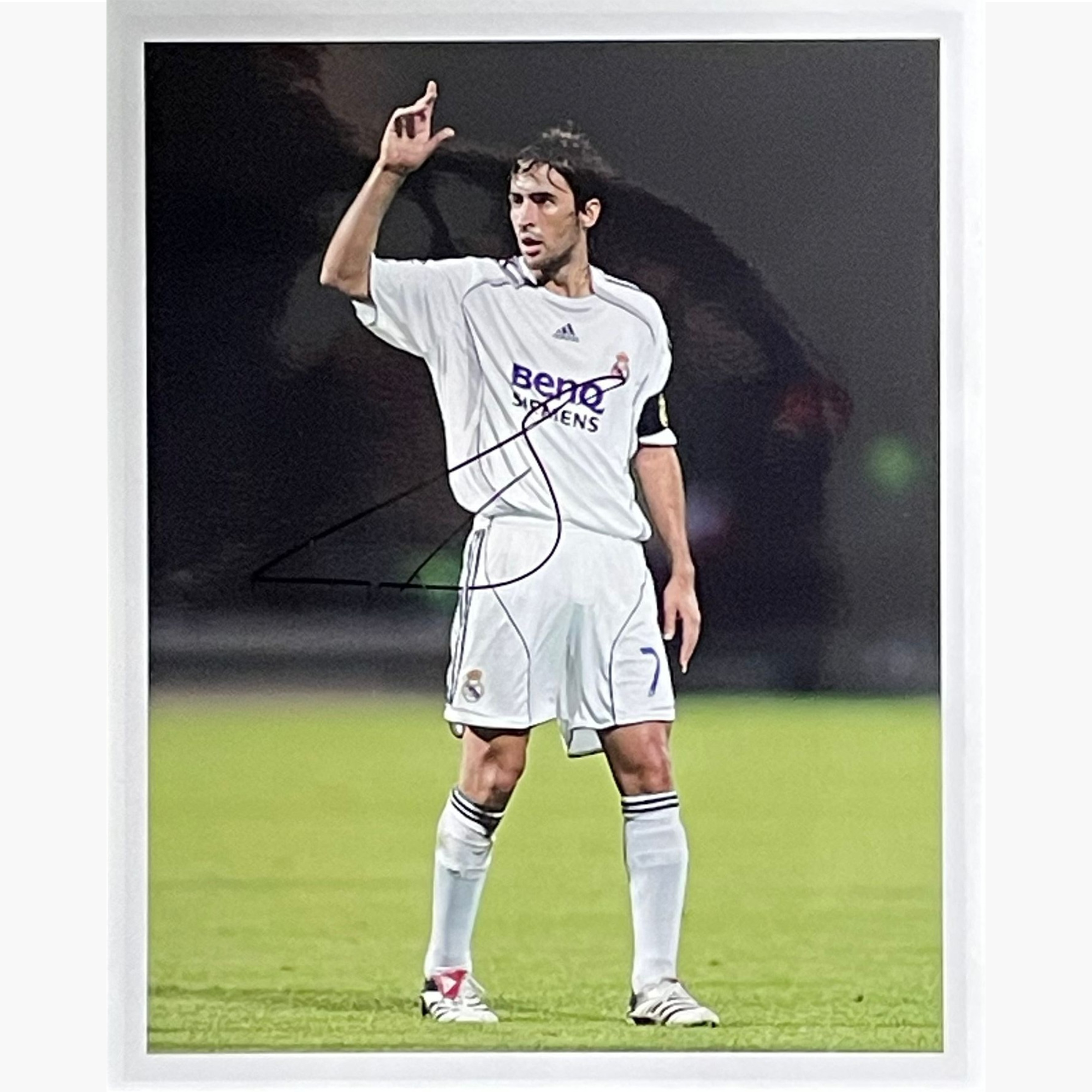 Raul – Signed 25.5cm x 20.5cm Colour Action Photo