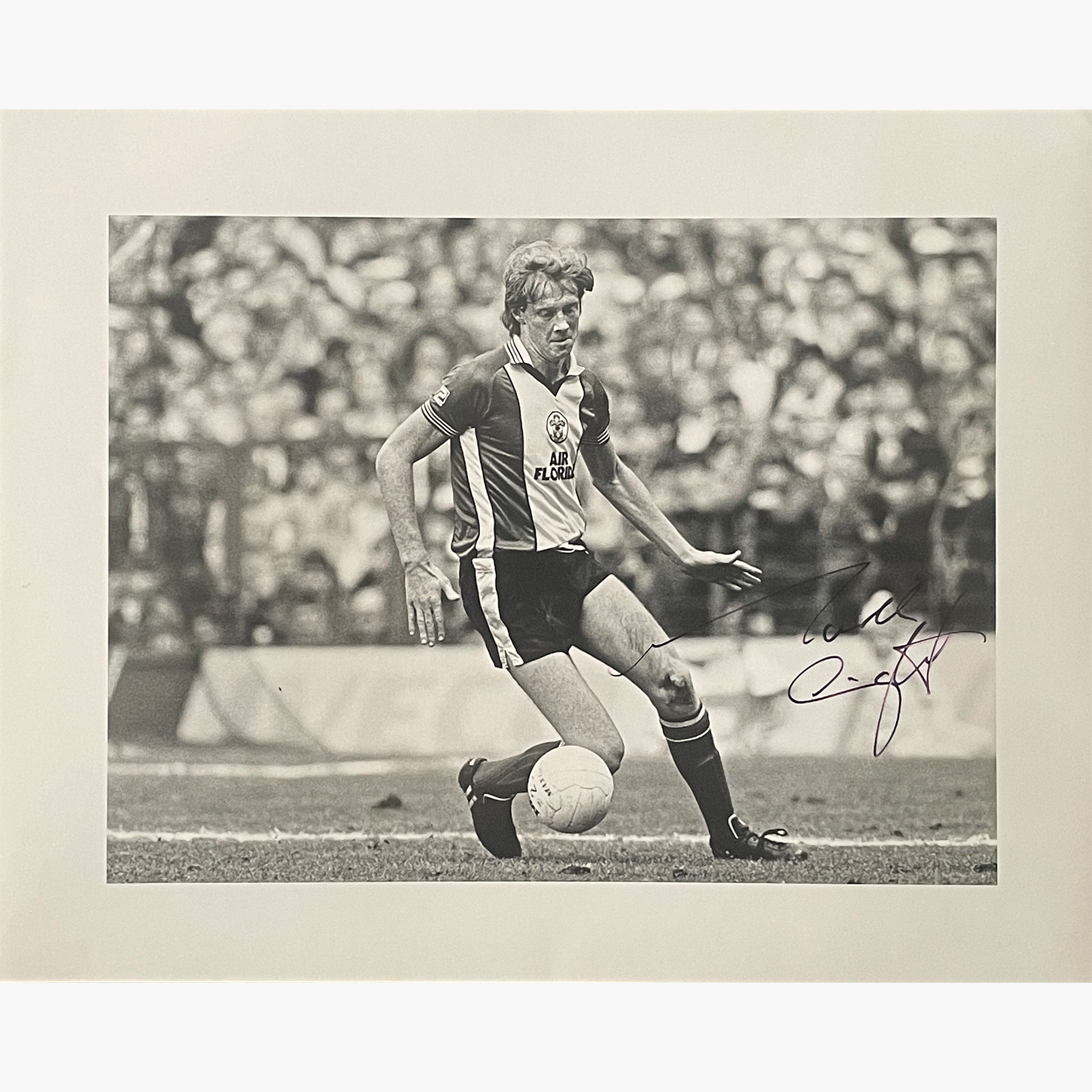 Mark Wright – Signed 22cm x 17cm Black & White Action Press Photo