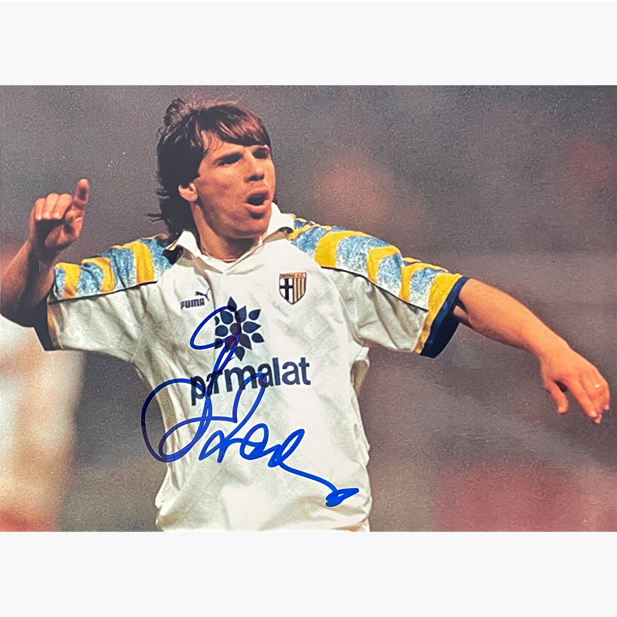 Gianfranco Zola – Signed 21cm x 15cm Colour Action Photo