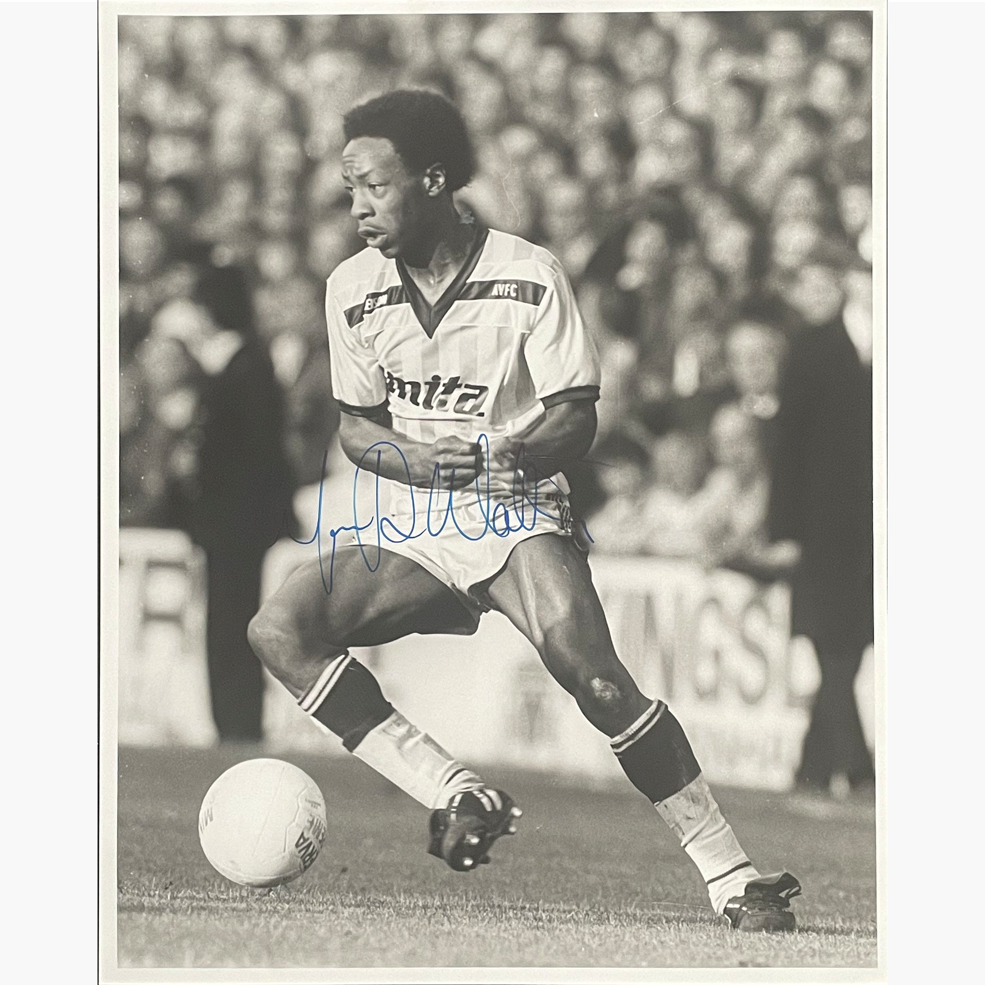 Mark Walters – Signed 25.5cm x 20cm Black & White Action Press Photo