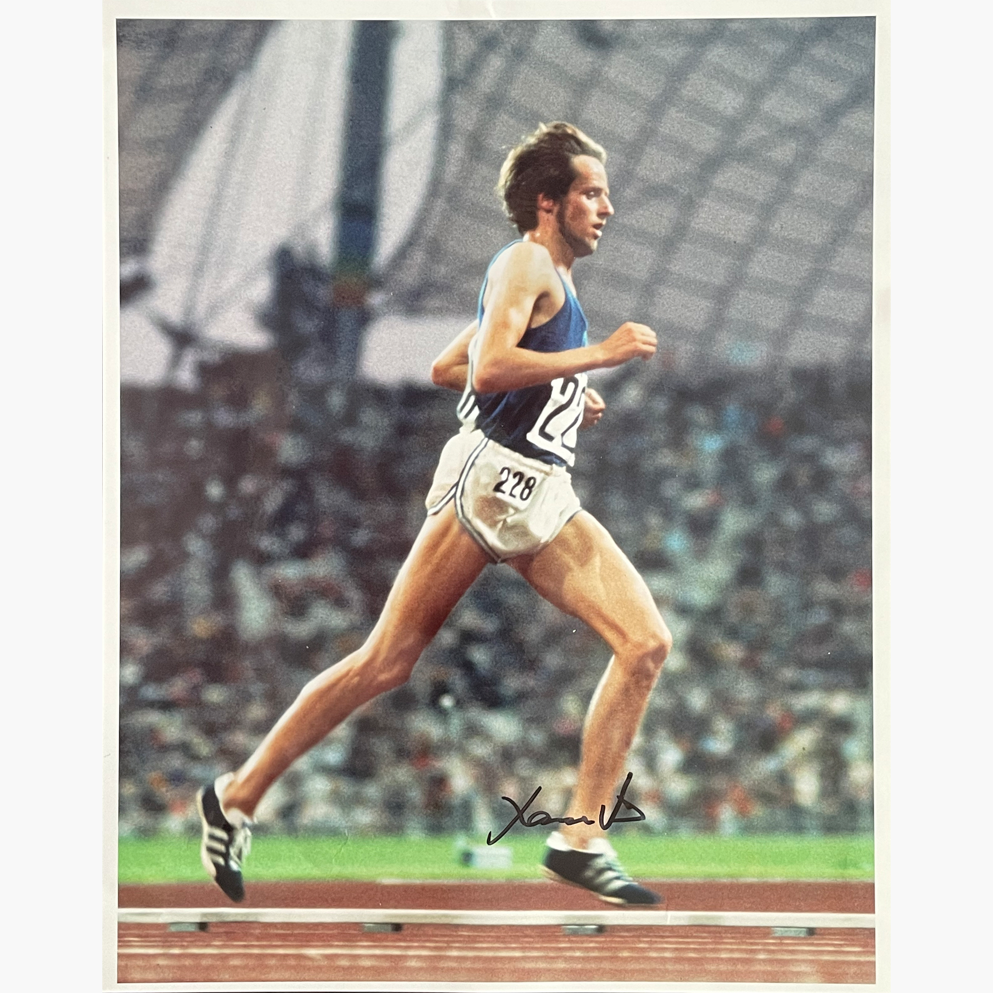 Lasse Virén – Signed 25.3cm x 20.2cm Colour Action Photo