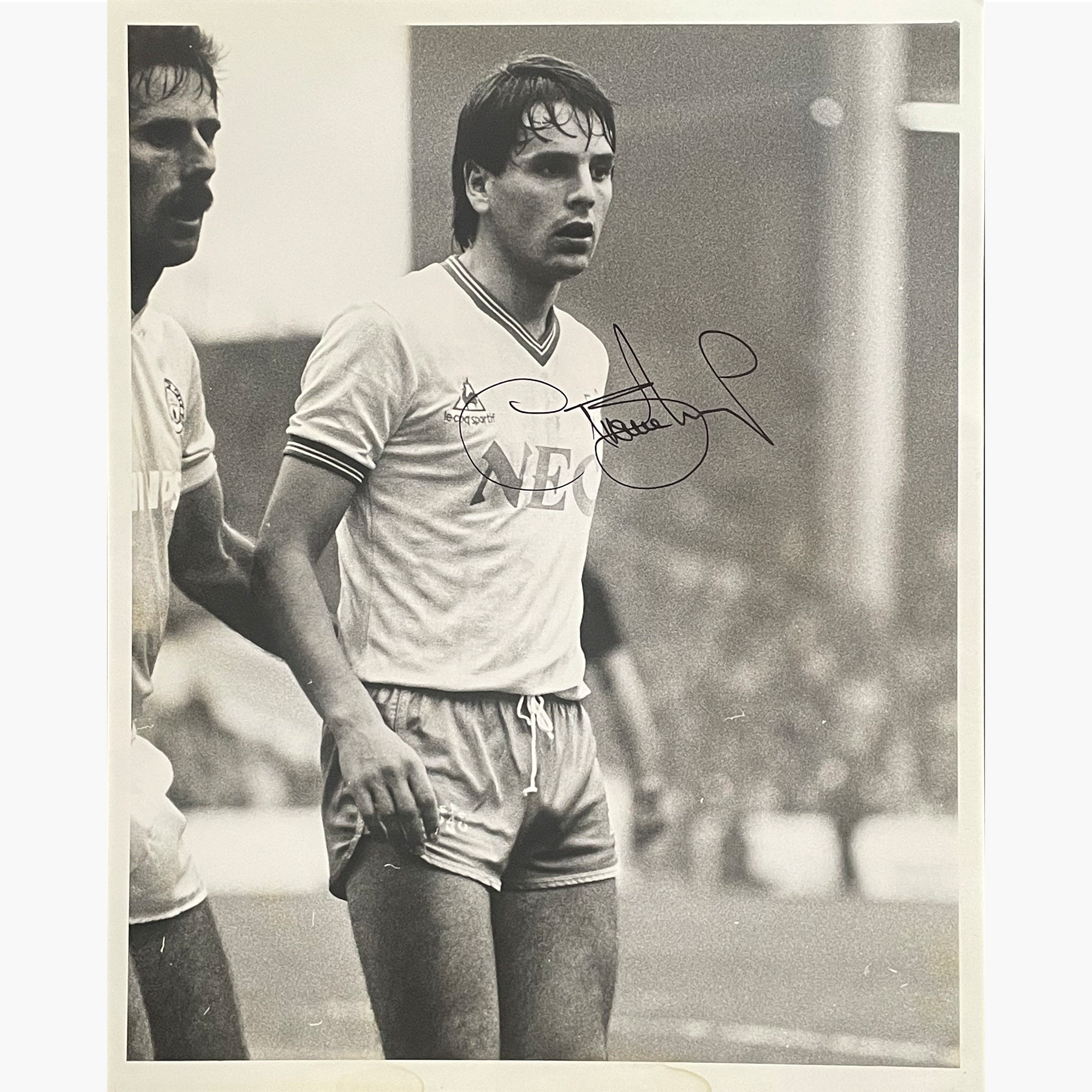 Graeme Sharp – Signed 25.5cm x 20cm Black & White Action Press Photo