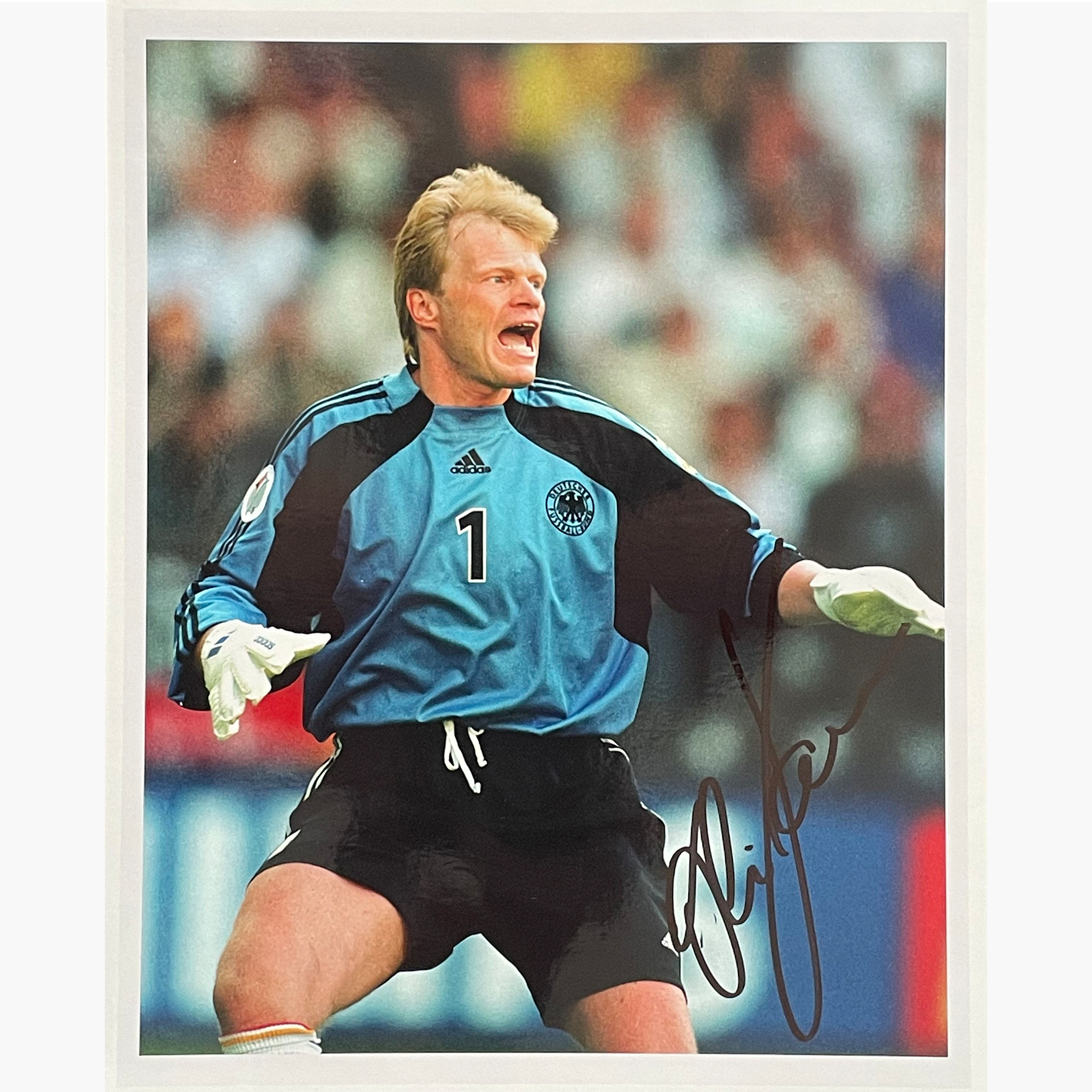 Oliver Khan – Signed 25.5cm x 20cm Colour Action Photo