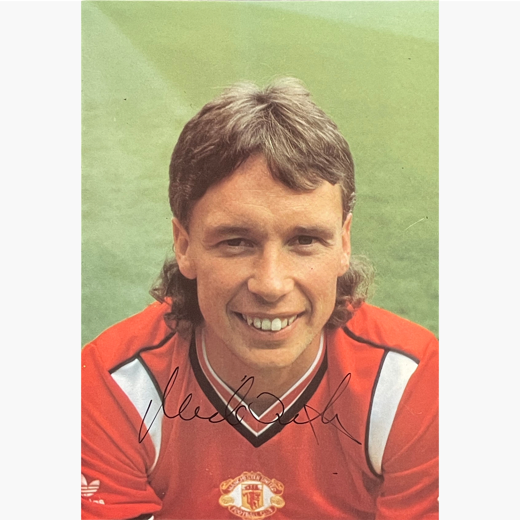 Mike Duxbury – Signed 20cm x 14cm Official Manchester United Colour Photo