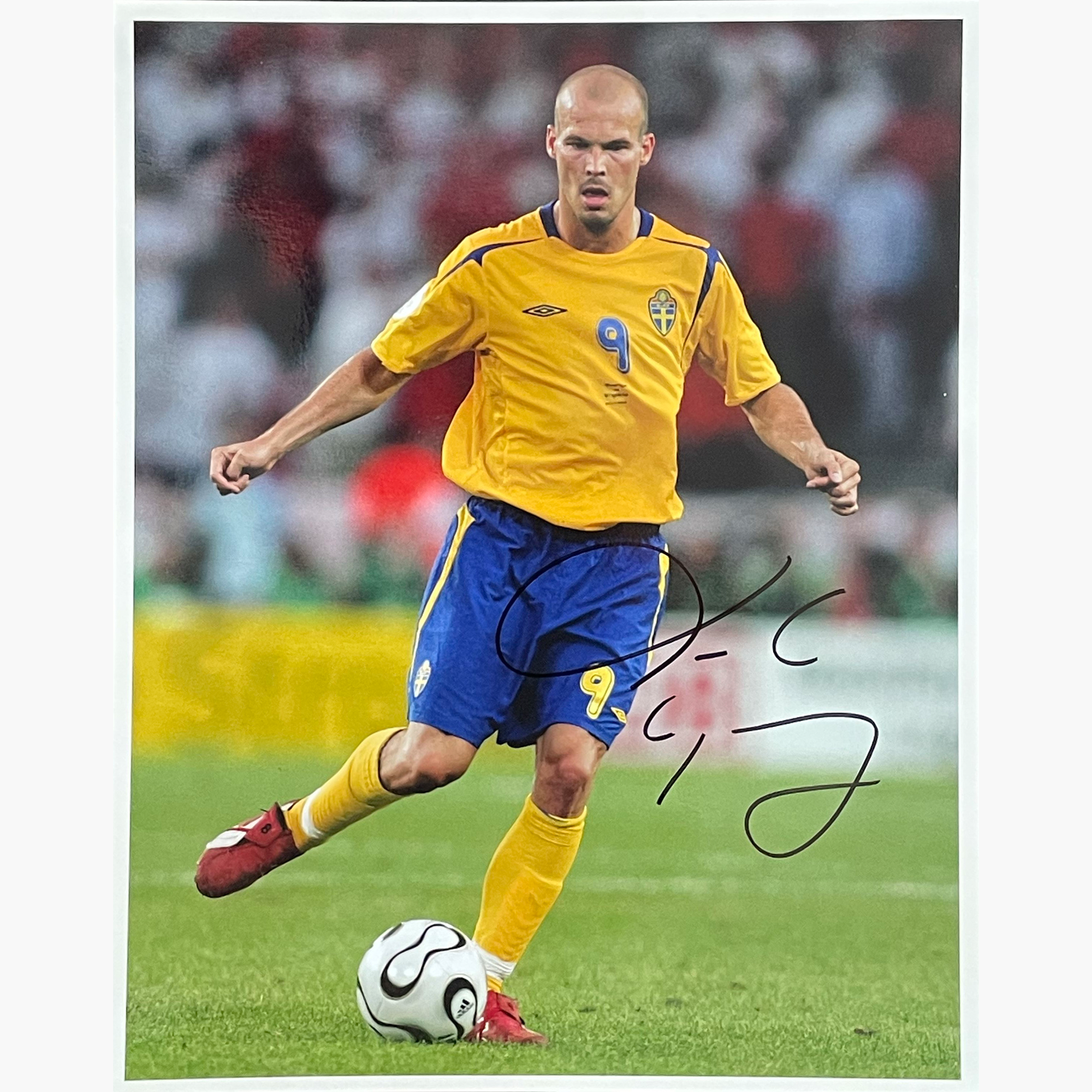 Freddie Ljungberg – Signed 25cm x 20cm Colour Action Photo