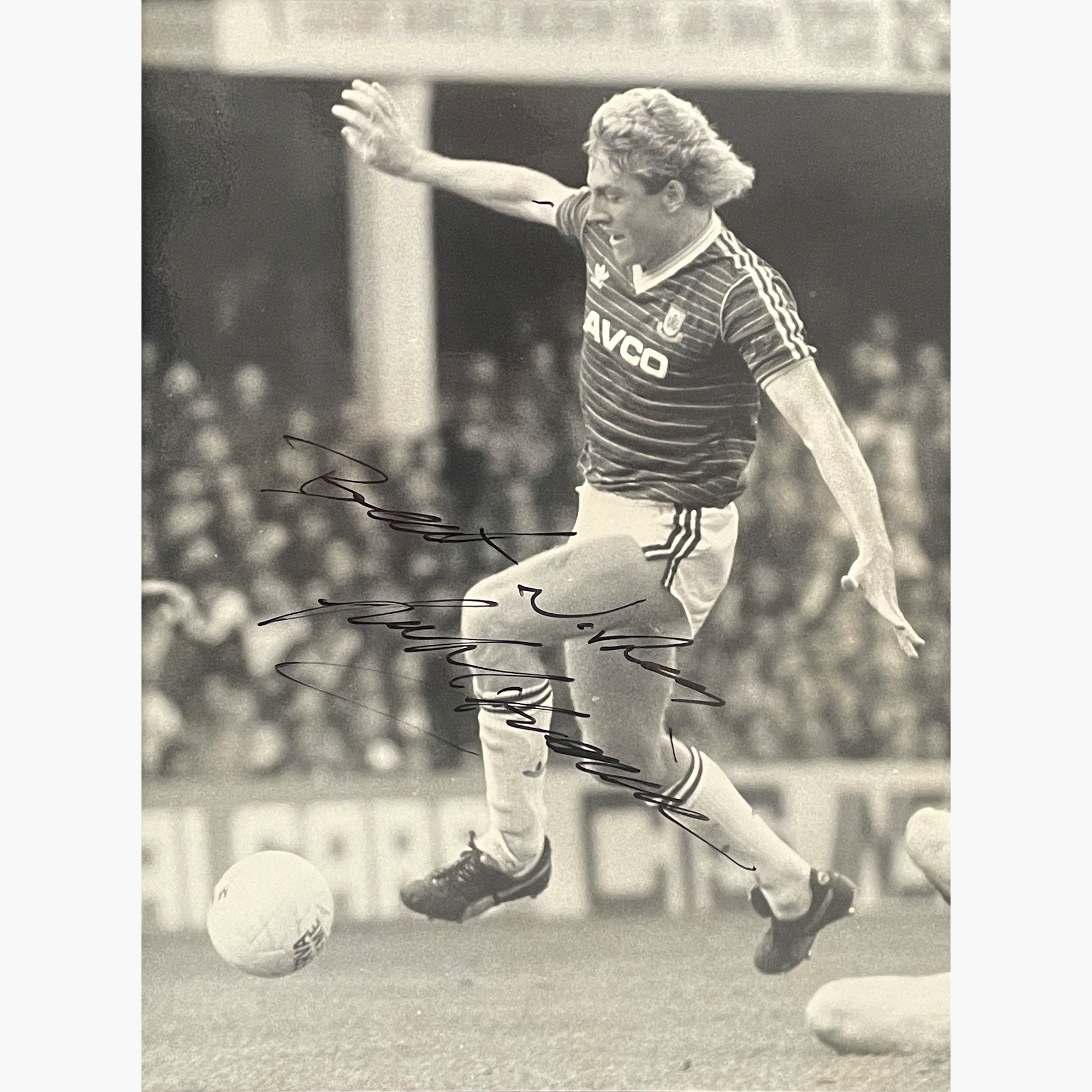 Frank McAvennie – Signed 20cm x 15cm Black & White Action Press Photo