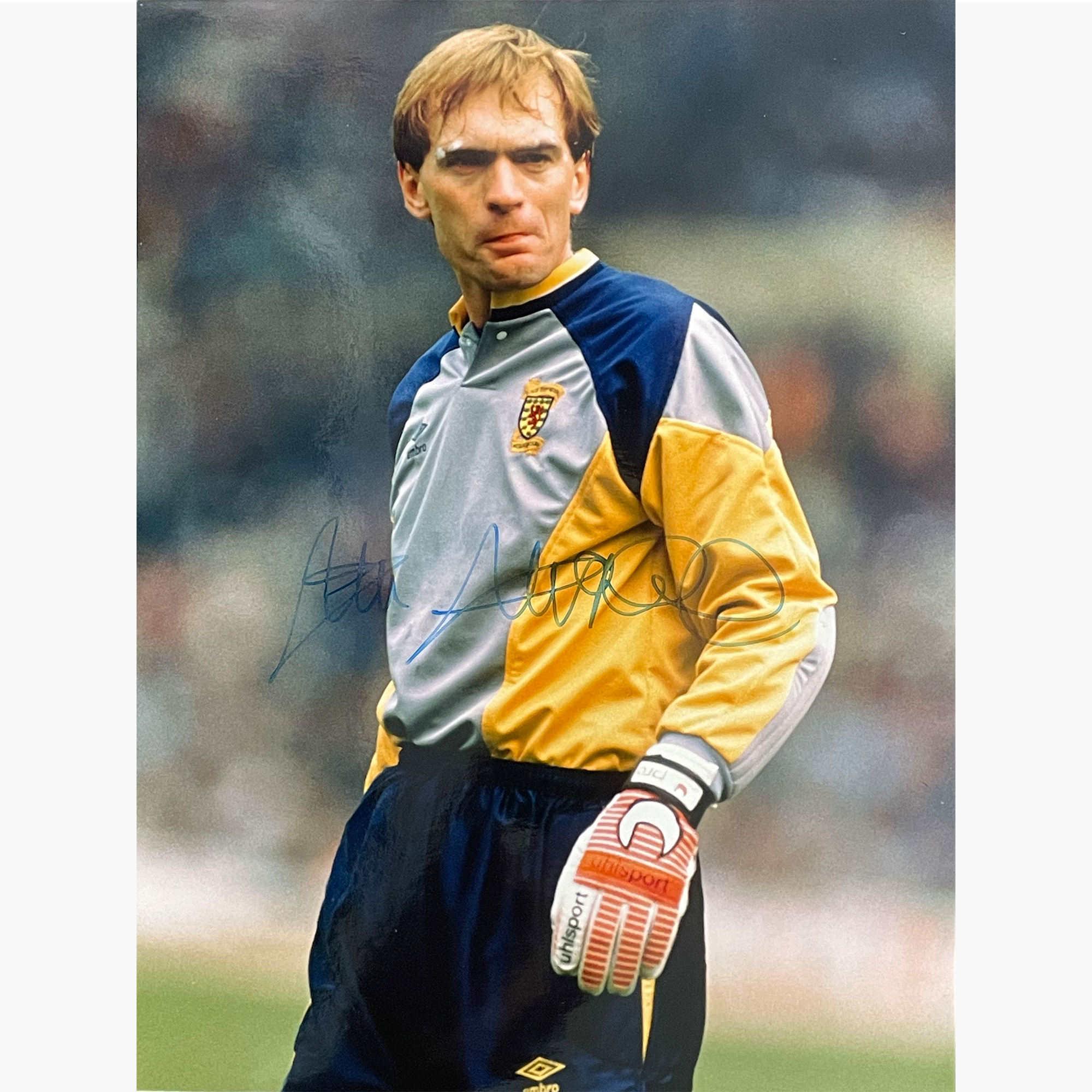 Jim Leighton – Signed 20.5cm x 15.5cm Colour Photo