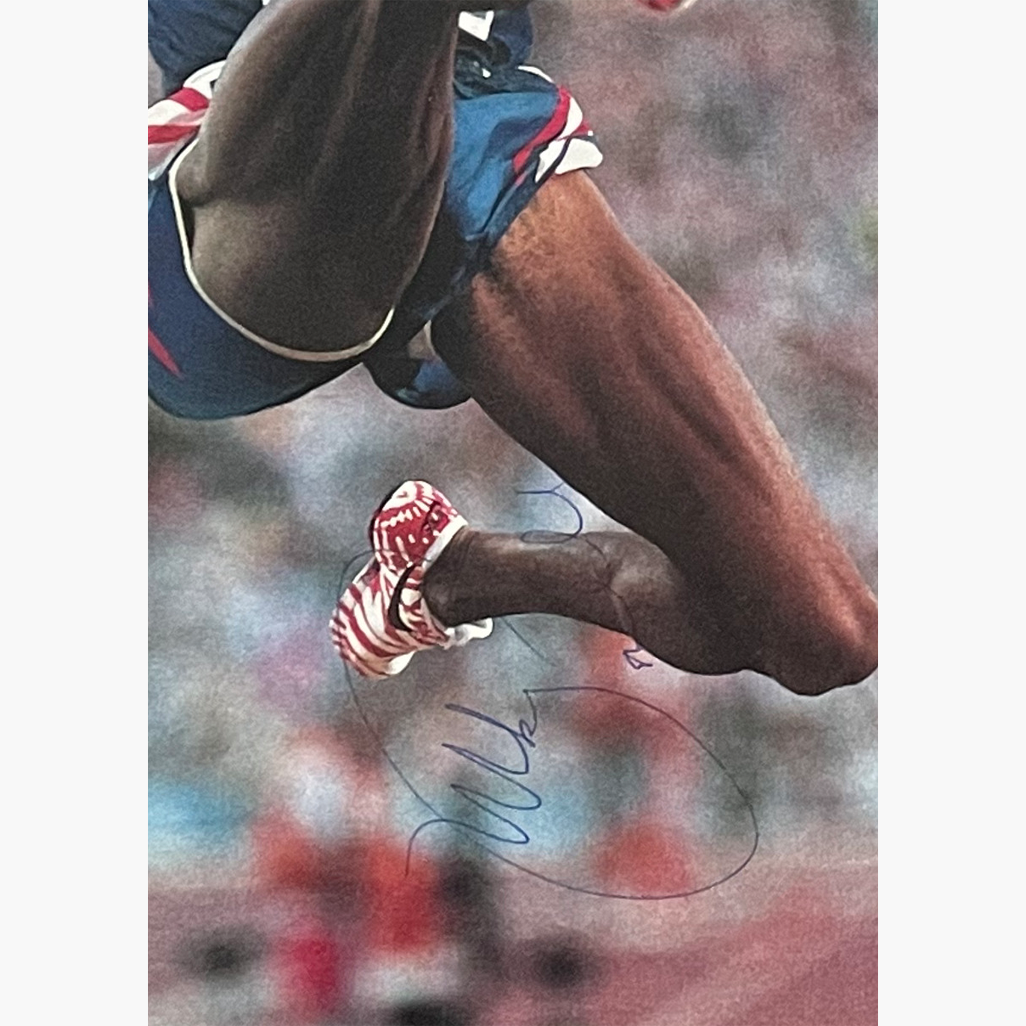 Sports Illustrated (Aug 17, 1992) – Multi-Signed by Mike Powell, Kevin Young, Gwen Torrance, Hassiba Boulmerka, Mark McKoy & Sergey Bubka