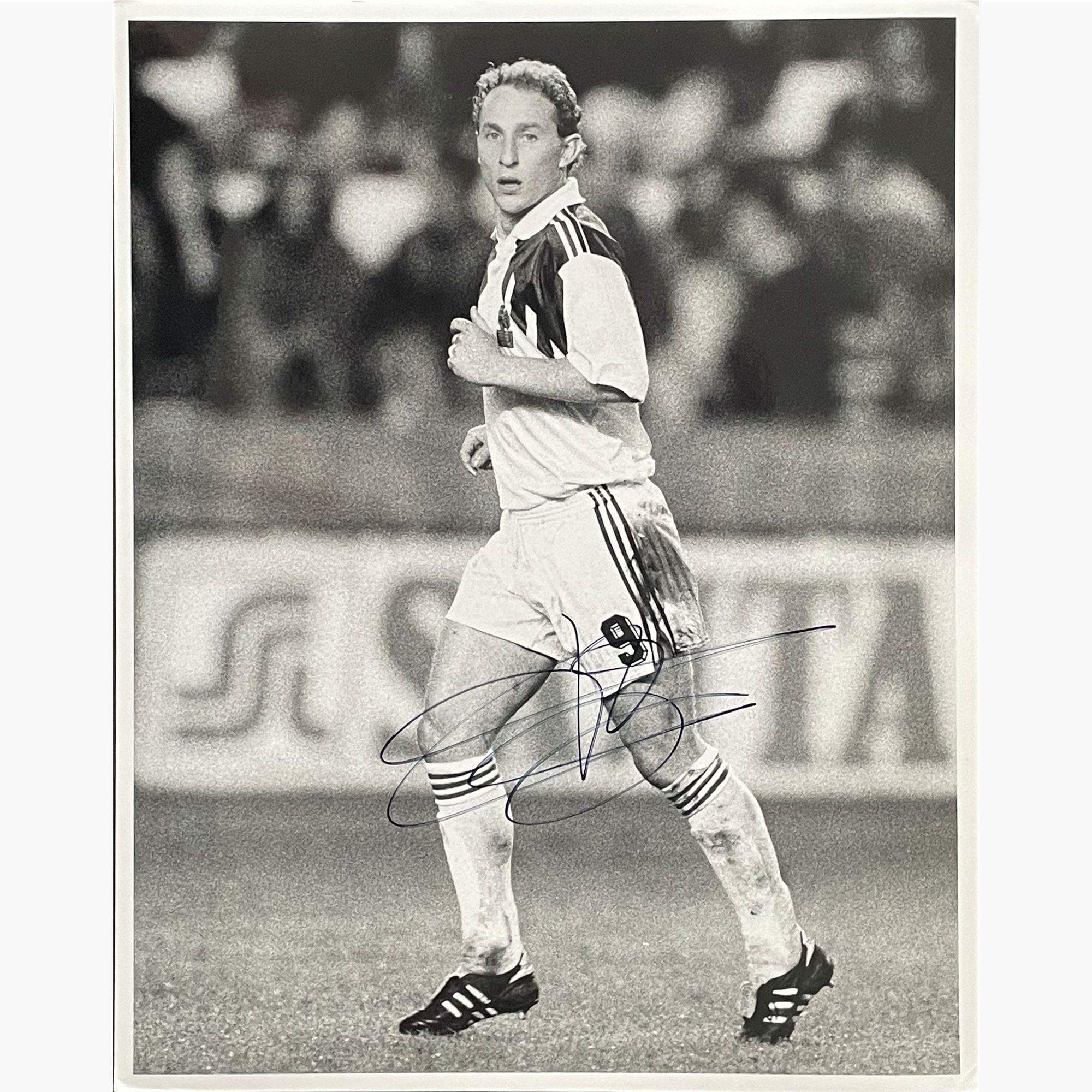 Jean Pierre Papin – Signed 25.5cm x 20cm Black & White Action Press Photo