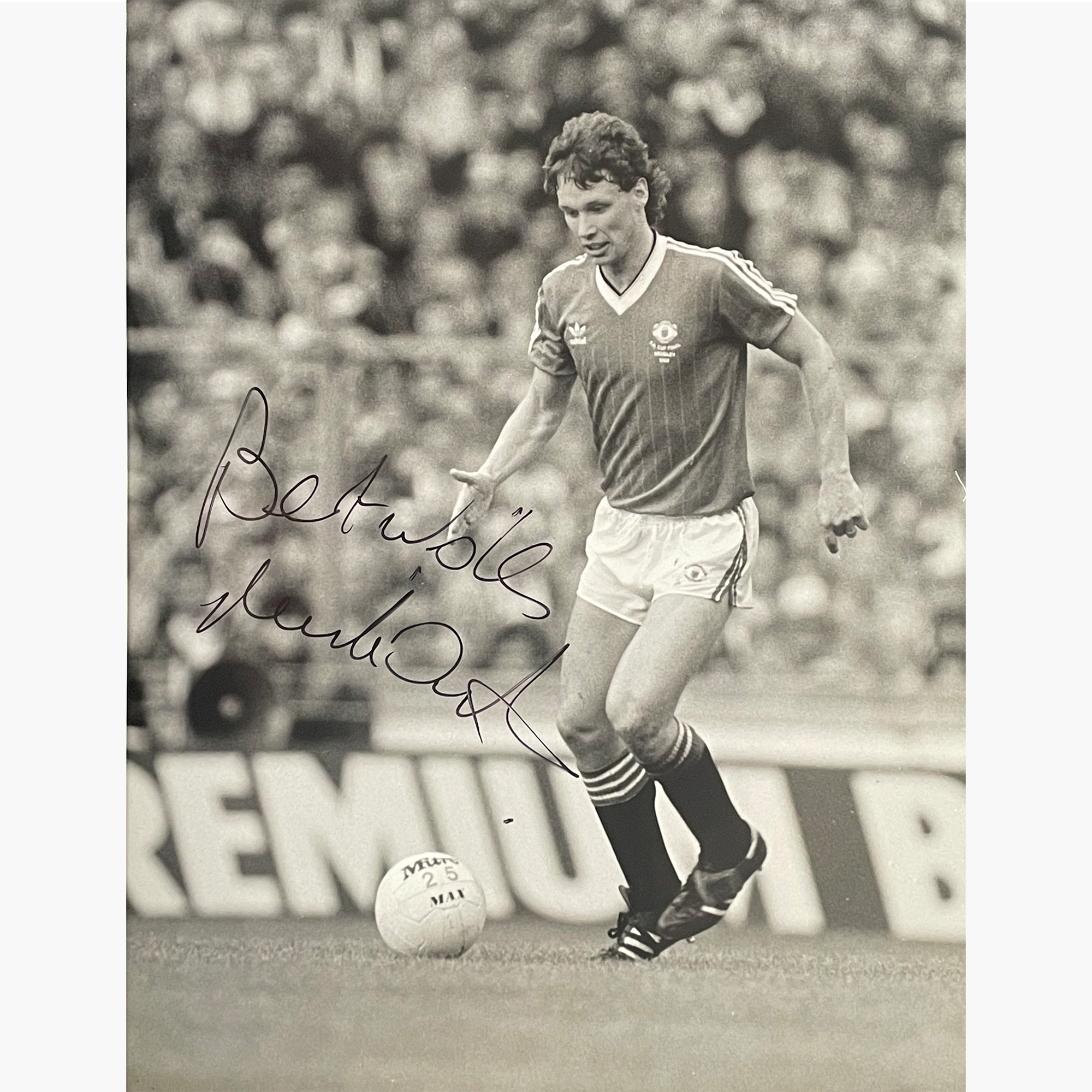 Mike Duxbury – Signed 21.5cm x 16.5cm Black & White Action Press Photo