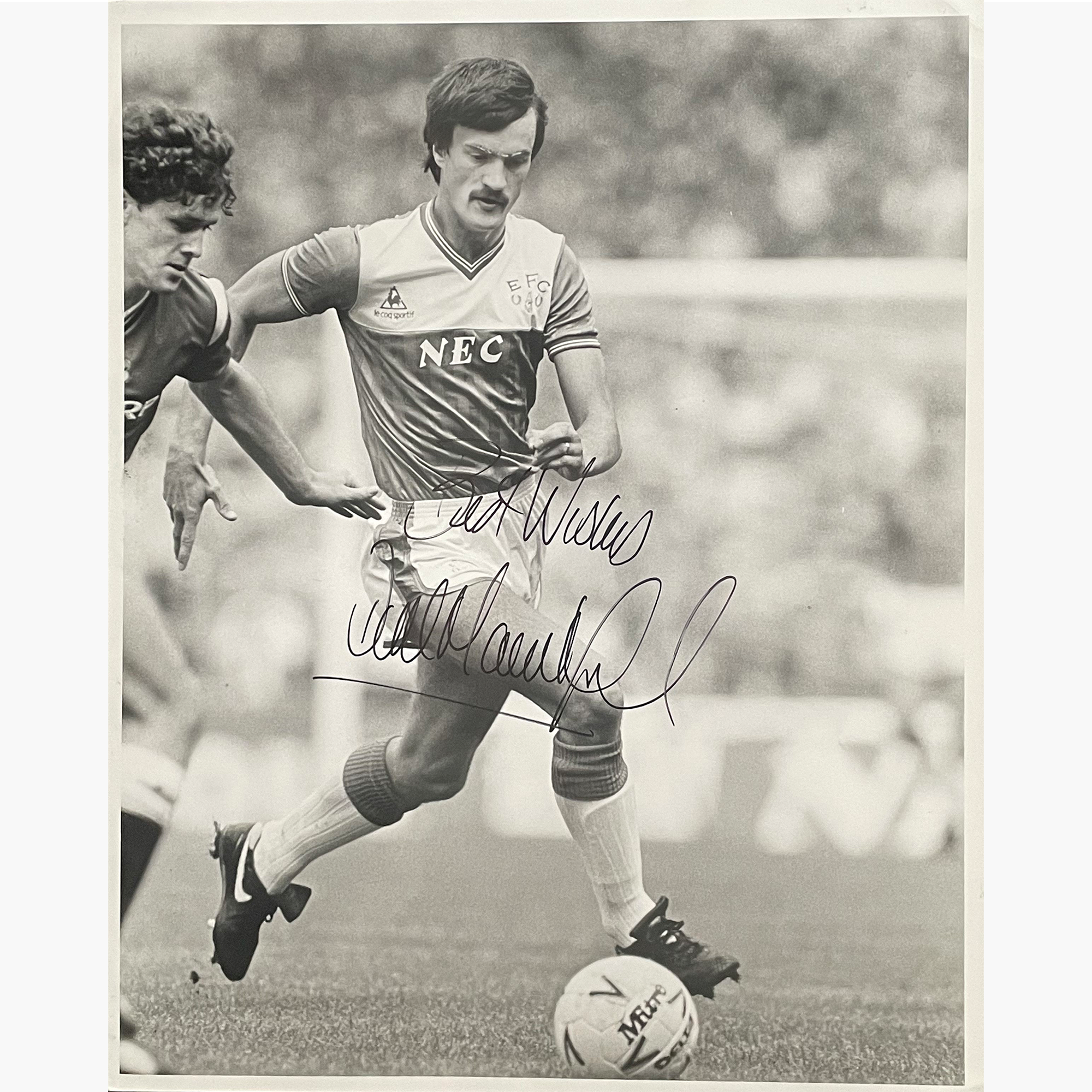Derek Mountfield – Signed 25.5cm x 20cm Black & White Action Press Photo