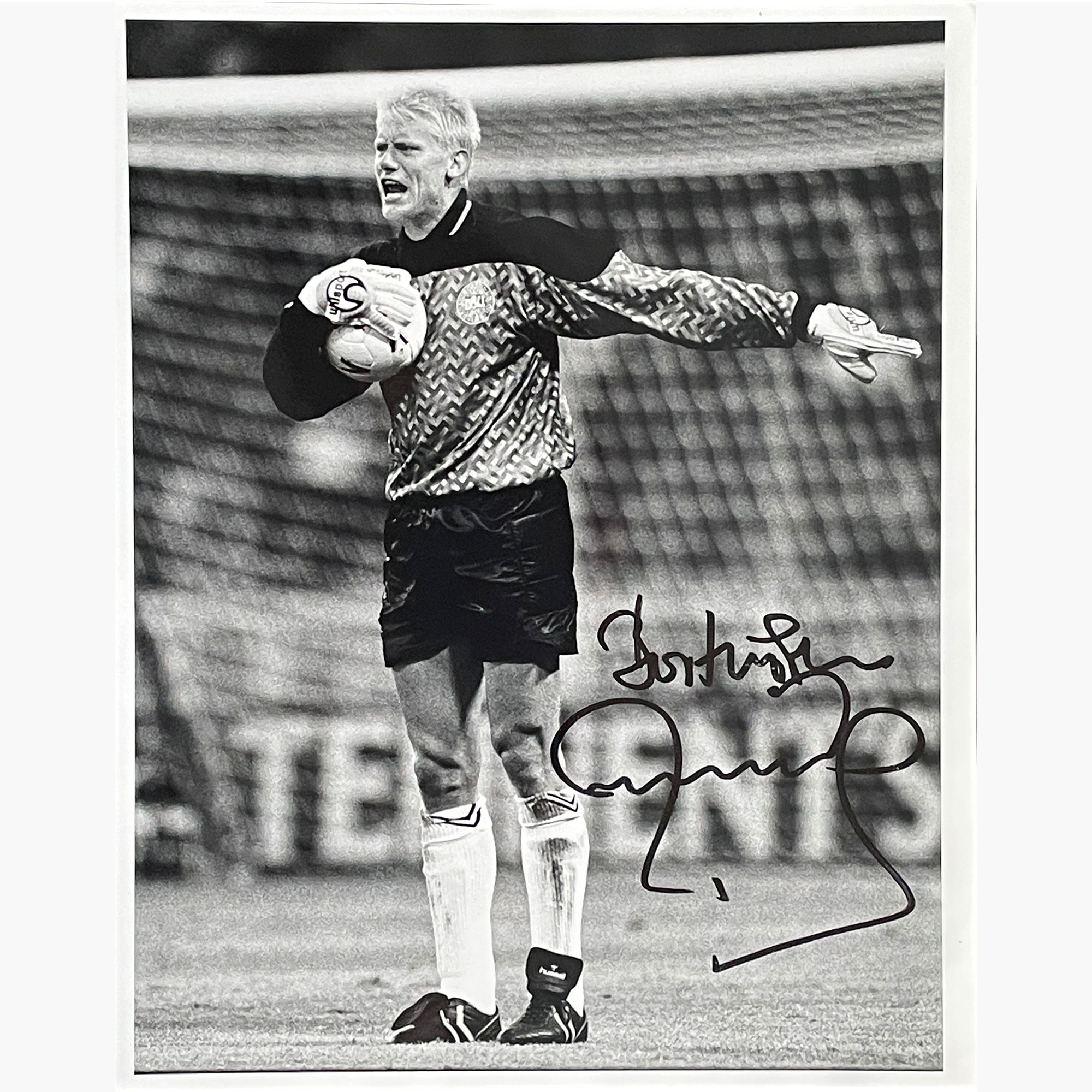 Peter Schmeichel – Signed 25.5cm x 20cm Black & White Action Press Photo