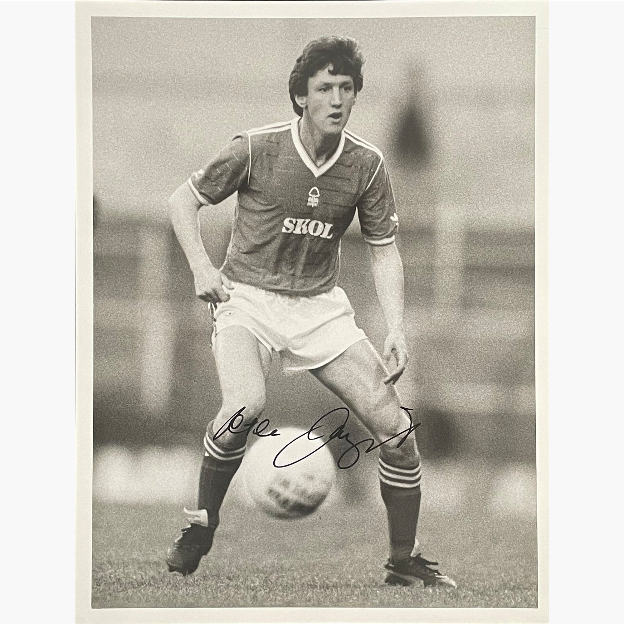 Peter Davenport – Signed 21.5cm x 16.5cm Black & White Action Press Photo