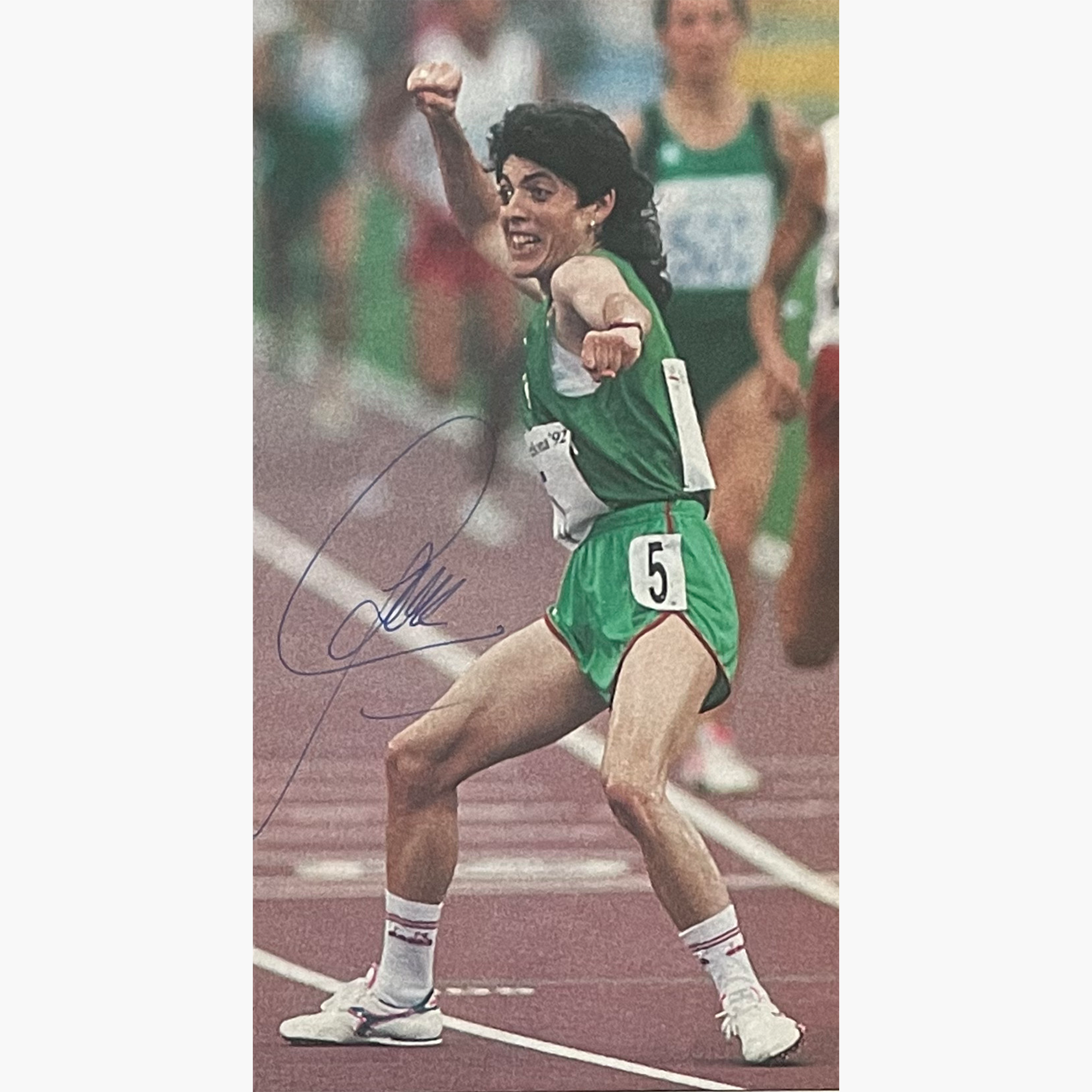 Sports Illustrated (Aug 17, 1992) – Multi-Signed by Mike Powell, Kevin Young, Gwen Torrance, Hassiba Boulmerka, Mark McKoy & Sergey Bubka