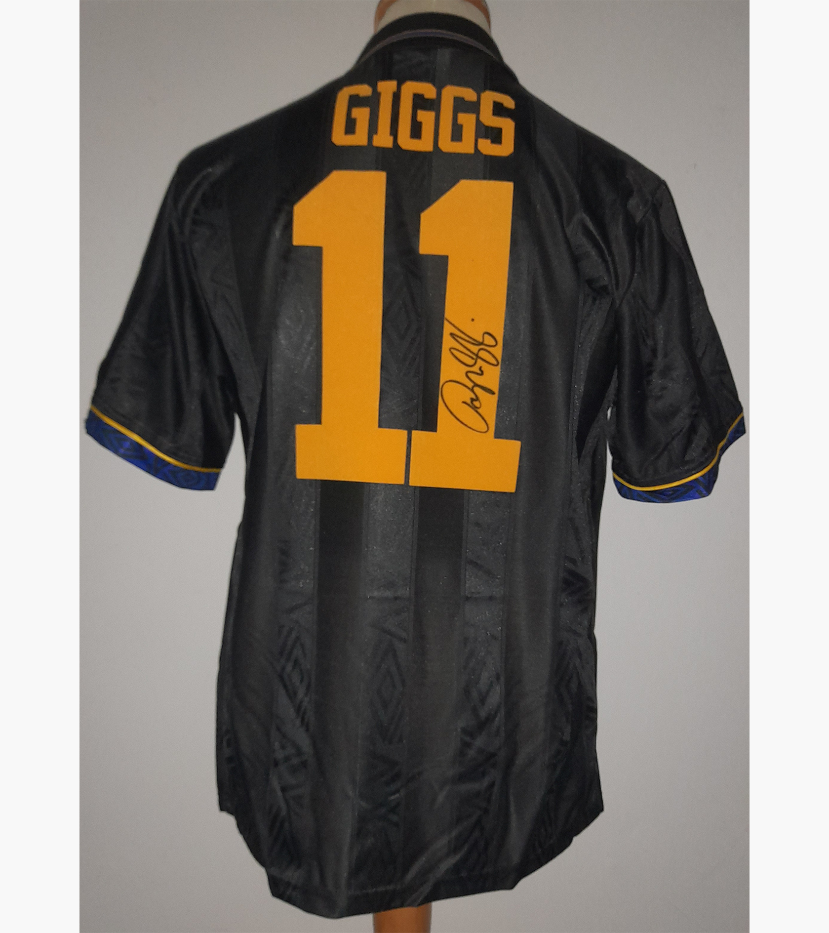 Ryan Giggs – Signed 1994/1995 Manchester United Shirt