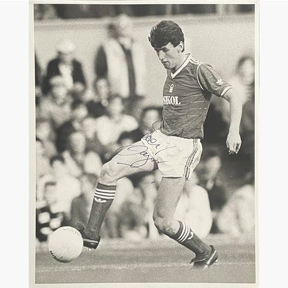 Peter Davenport – Signed 25cm x 20cm Black & White Action Press Photo