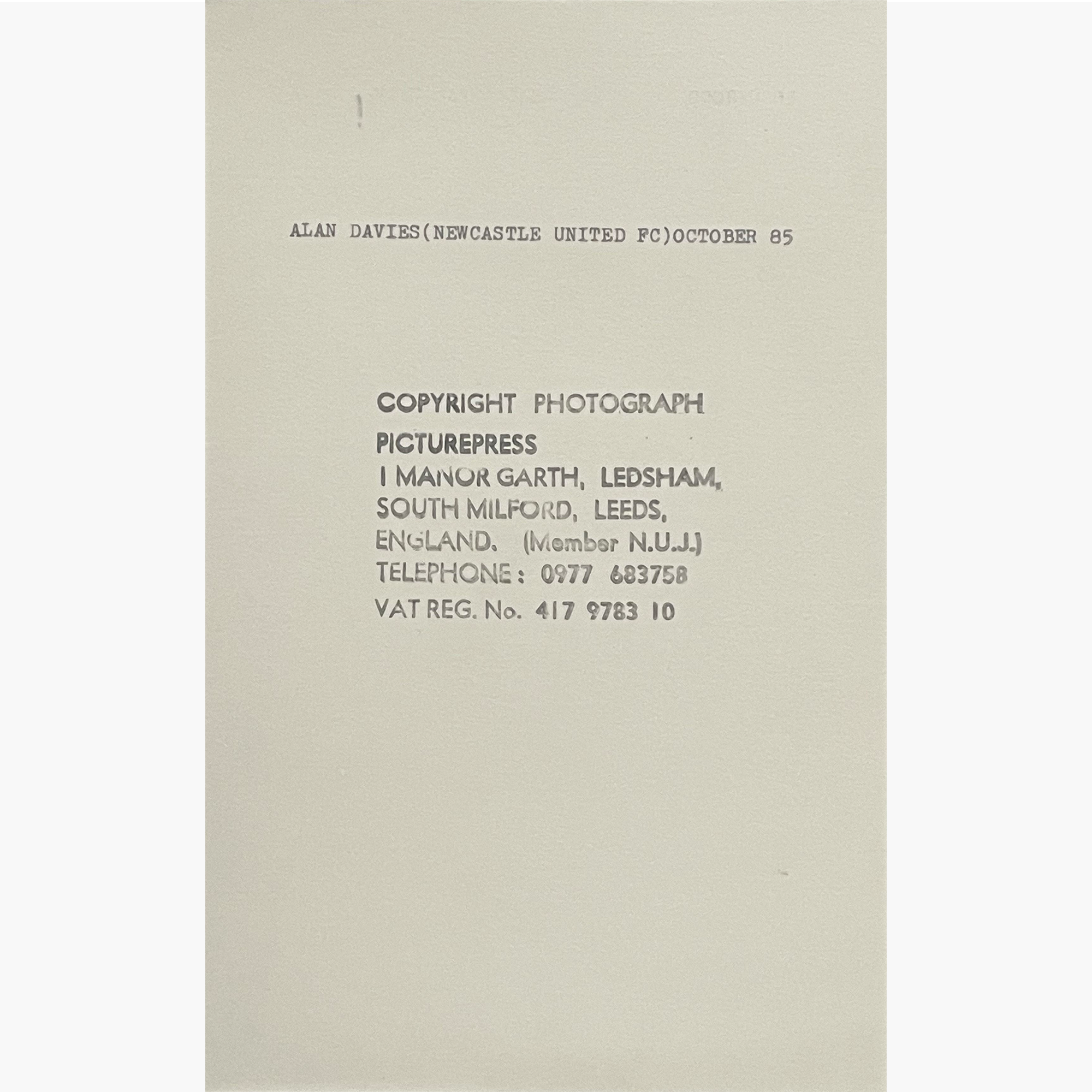 Alan Davies – Signed 20cm x 12cm Black & White Action Press Photo