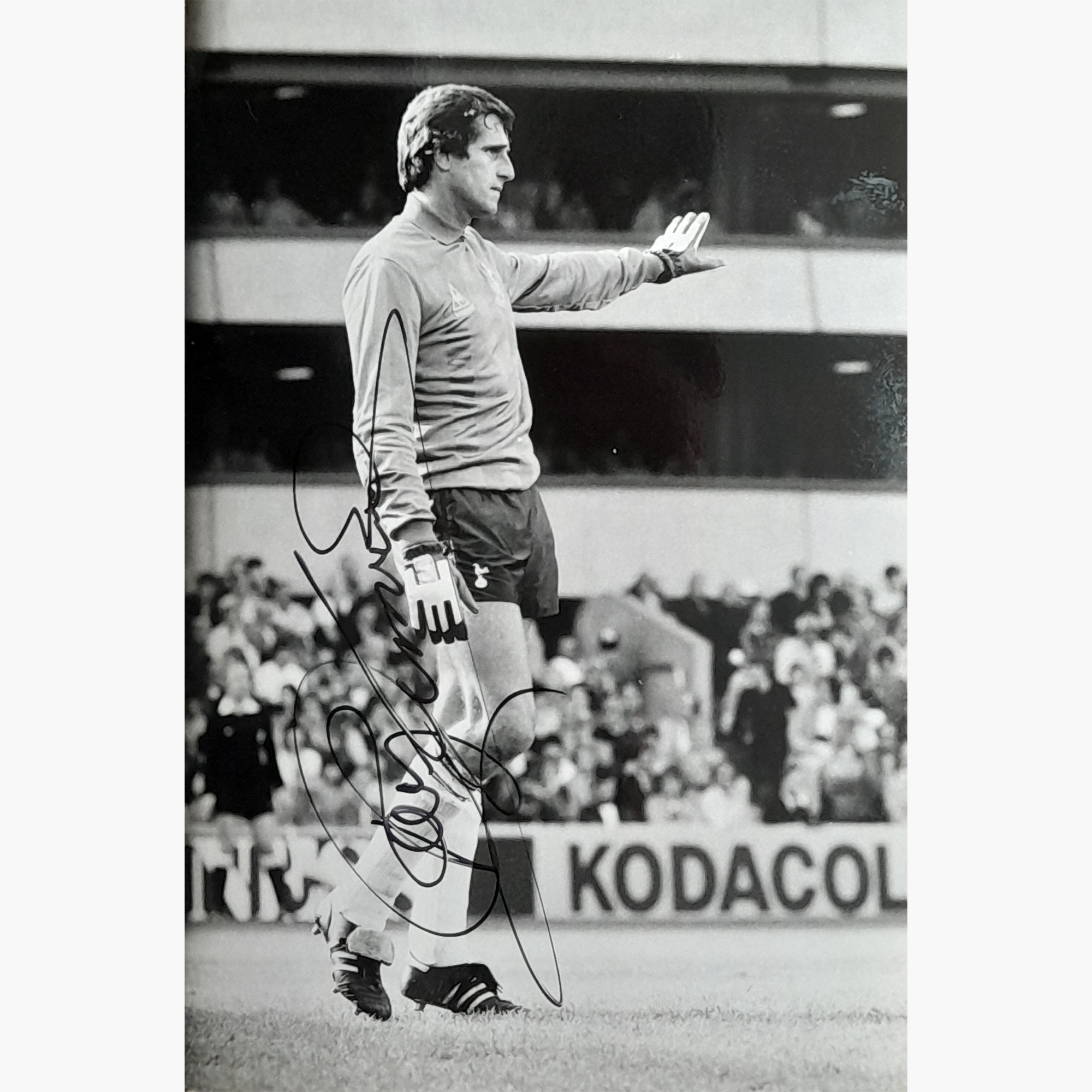 Ray Clemence – Signed 15cm x 10cm Black & White Action Press Photo