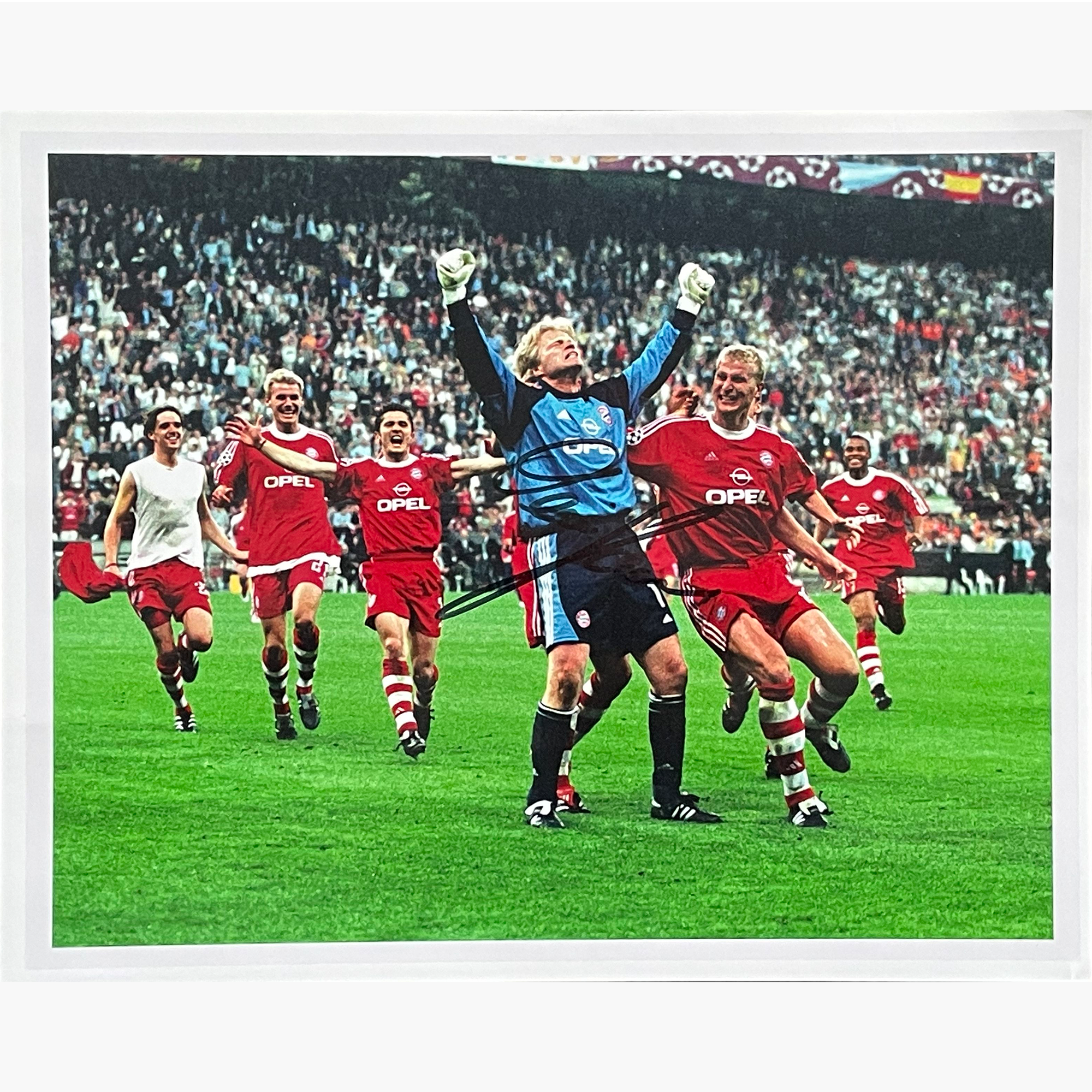 Oliver Kahn – Signed 25.5cm x 20cm Colour Action Photo