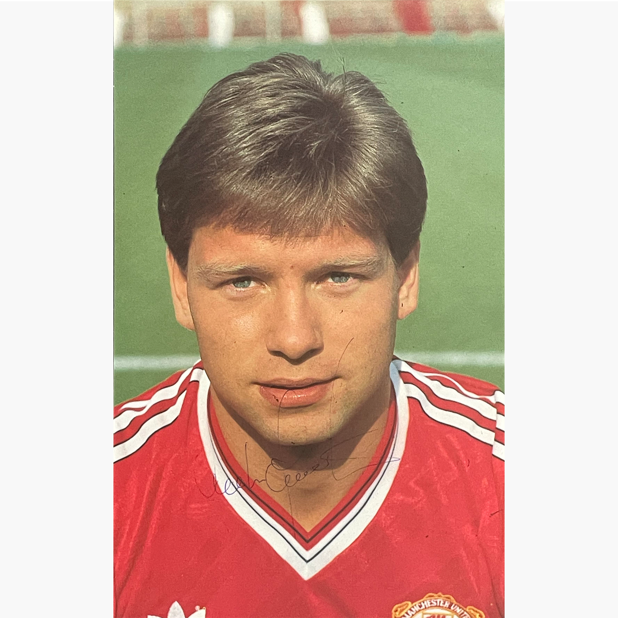 John Sivebaek – Signed 20.5cm x 13cm Official Manchester United Colour Photo