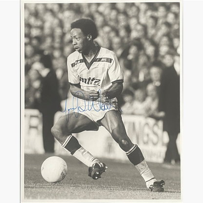Mark Walters – Signed 25.5cm x 20cm Black & White Action Press Photo