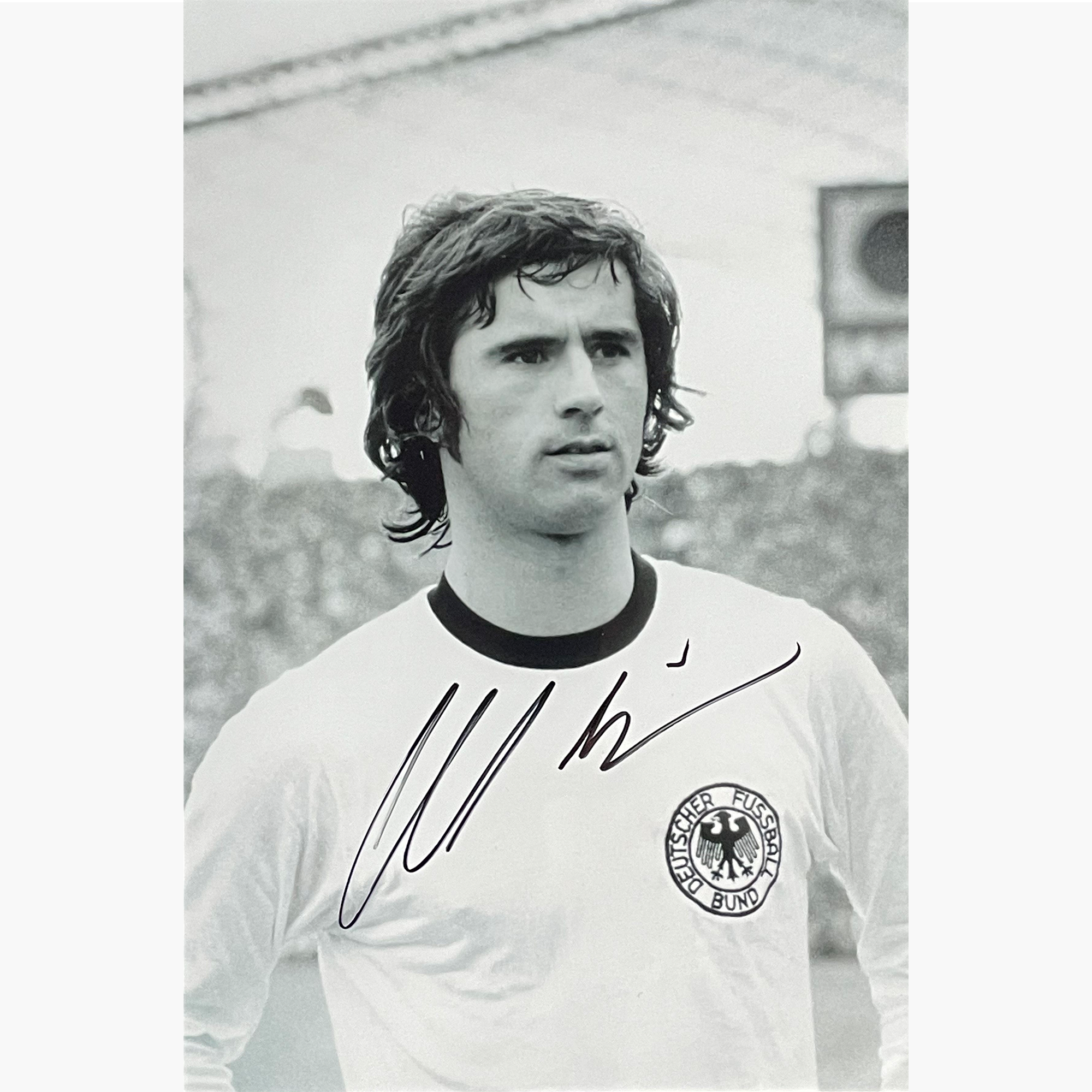 Gerd Muller – Signed 30cm x 20cm Black & White Photo