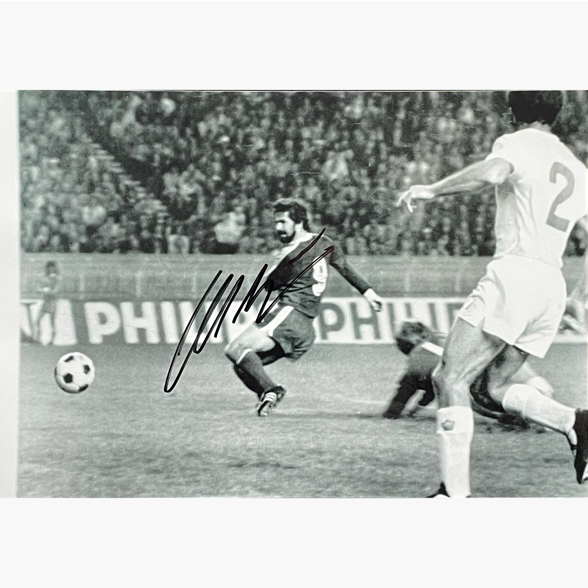 Gerd Muller – Signed 30cm x 20cm Black & White Action Photo