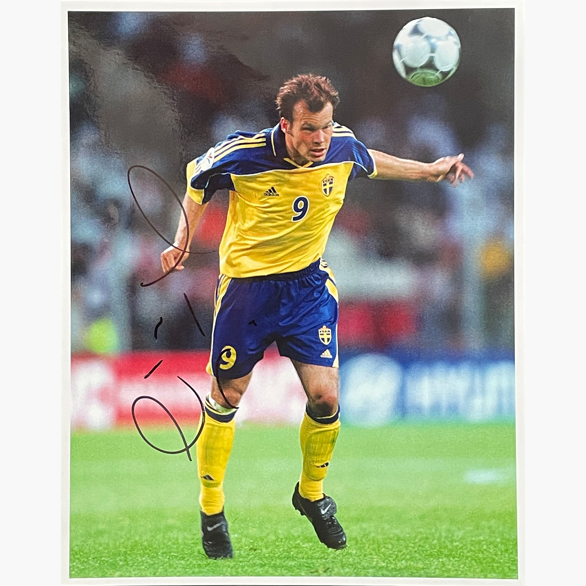 Freddie Ljungberg – Signed 25cm x 20cm Colour Action Photo