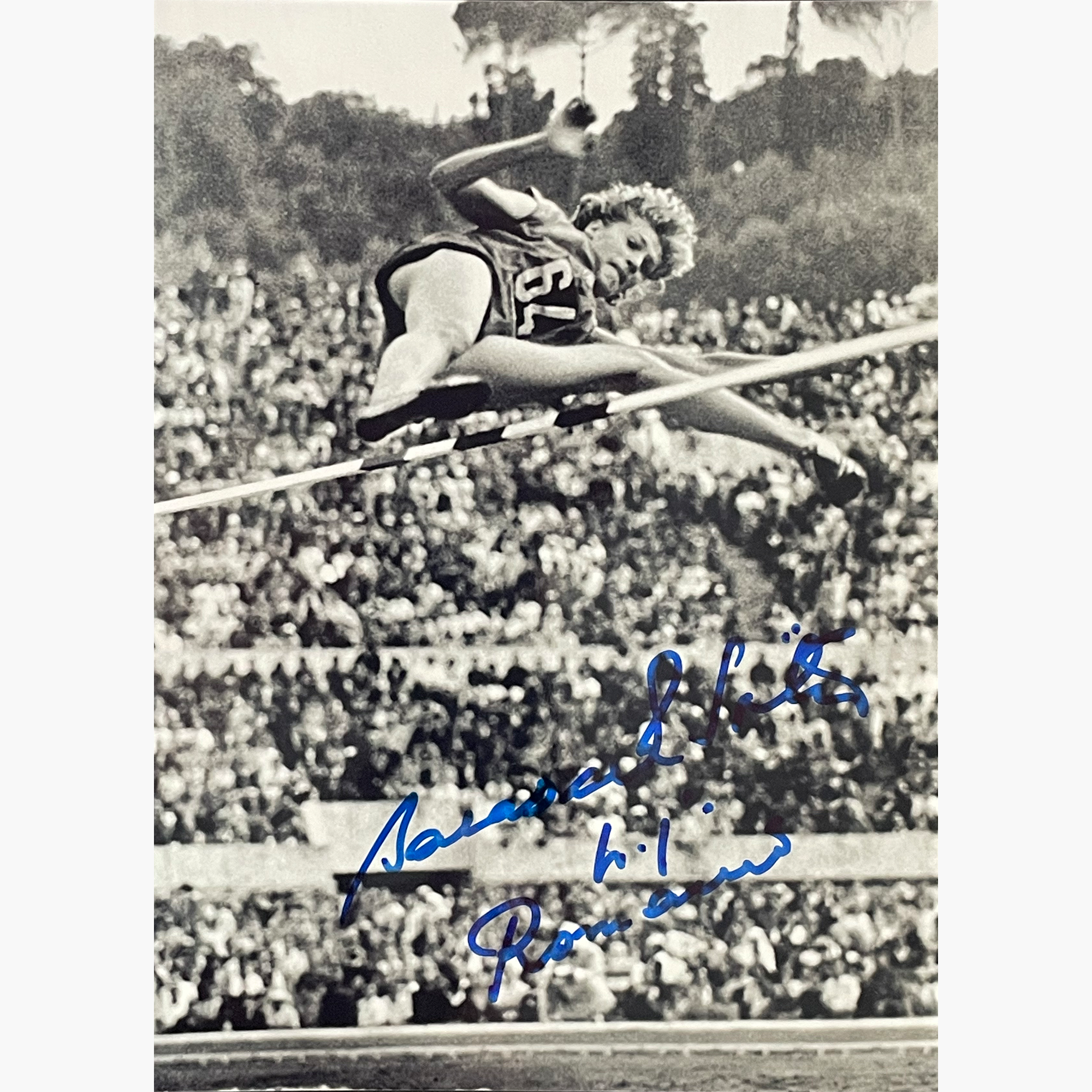 Iolanda Balas – Signed 20.8cm x 15cm Black & White Action Photo