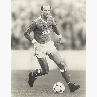 John Metgod – Signed 25.5cm x 20cm Black & White Action Press Photo