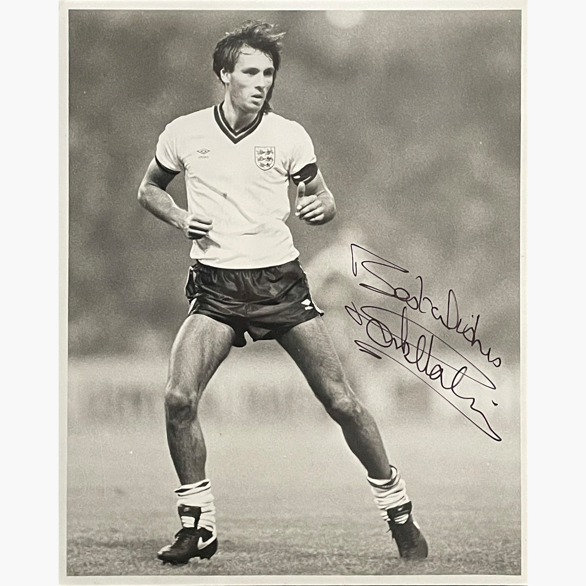 Mark Hateley – Signed 25.5cm x 20cm Black & White Action Press Photo
