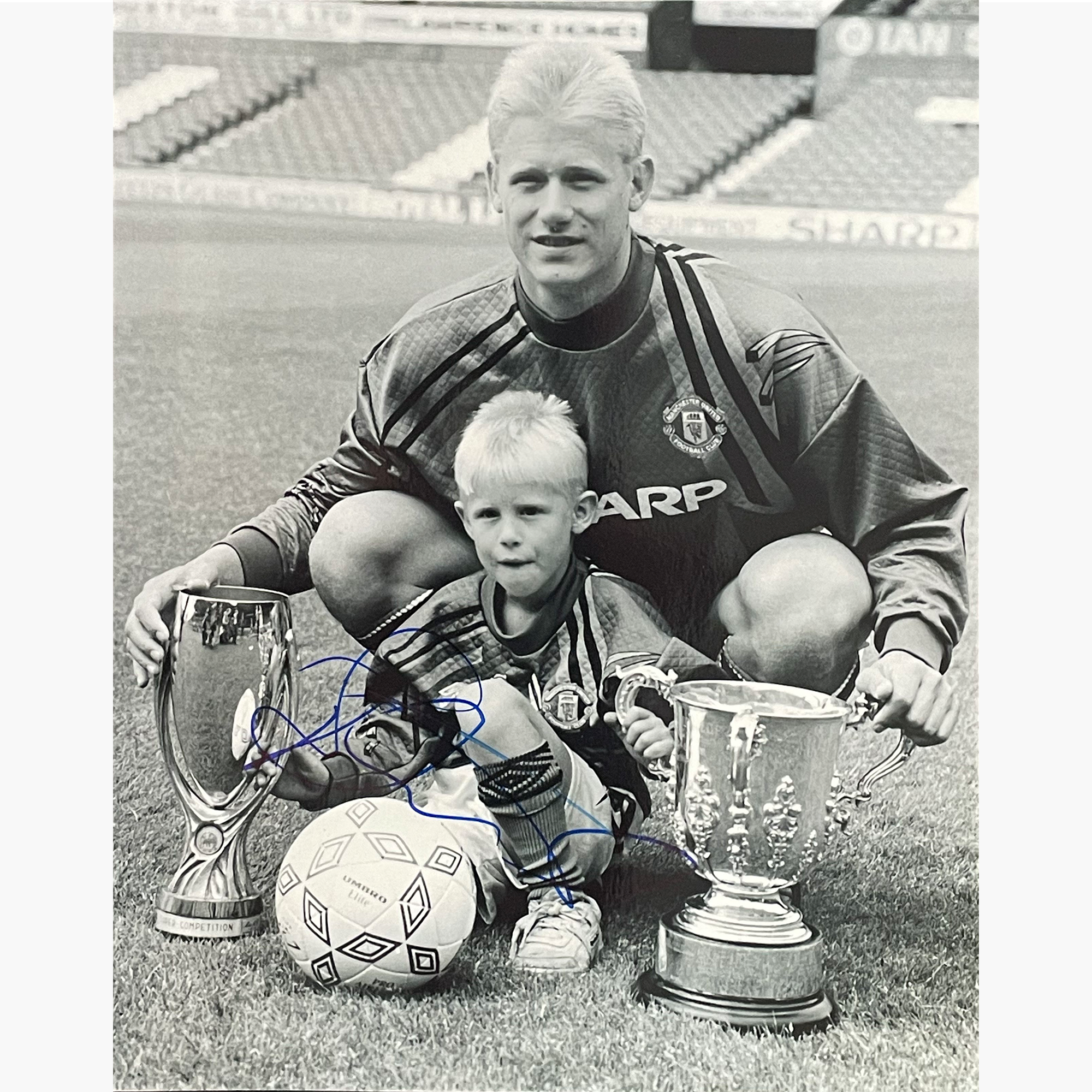 Peter Schmeichel – Signed 25cm x 20cm Black & White Photo