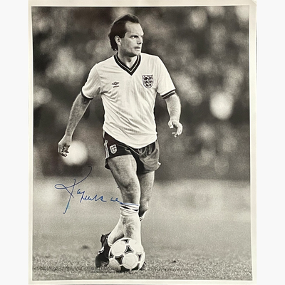 Ray Wilkins – Signed 25.5cm x 20cm Black & White Action Press Photo