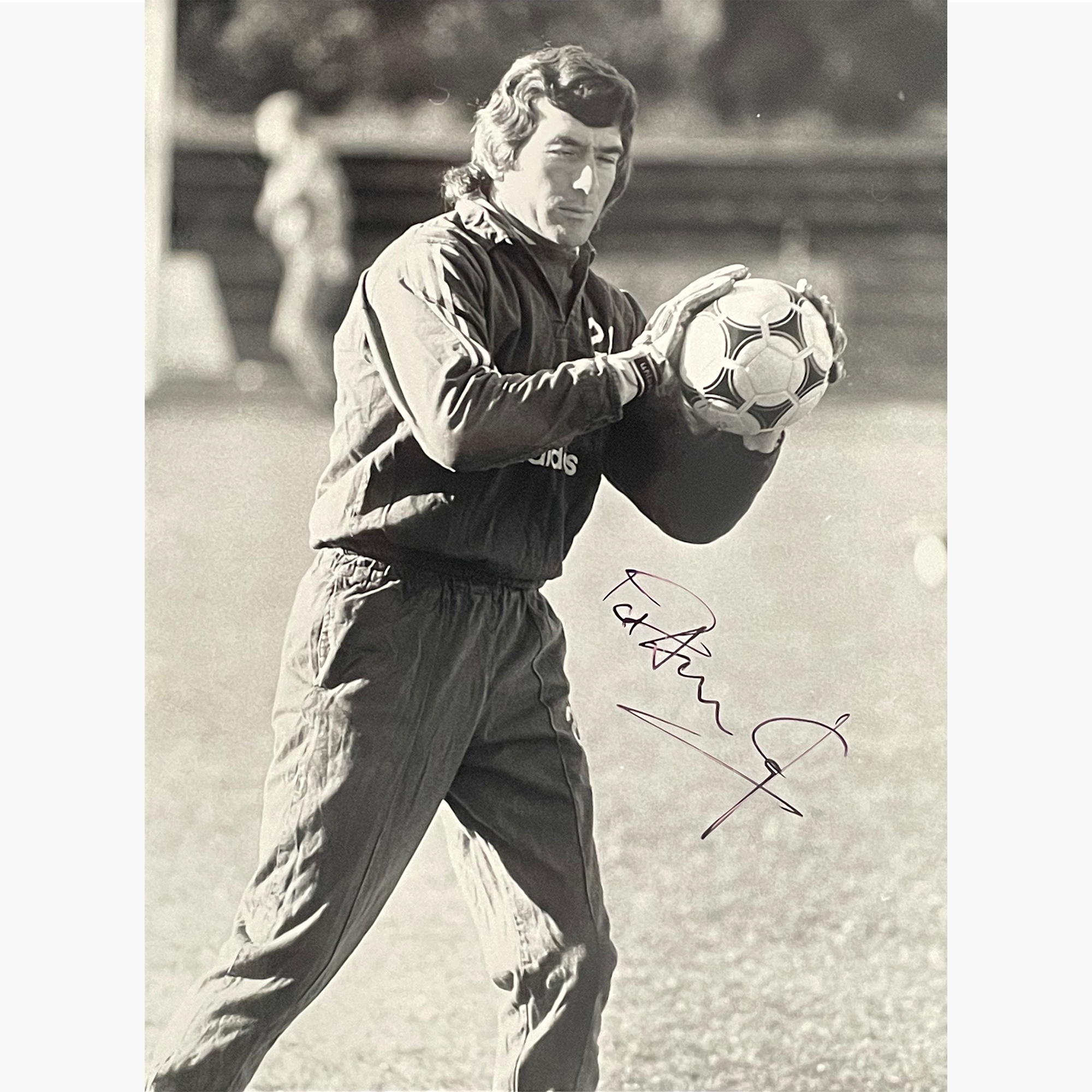 Pat Jennings – Signed 24cm x 17.5cm Black & White Action Press Photo