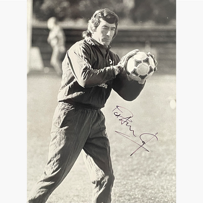 Pat Jennings – Signed 24cm x 17.5cm Black & White Action Press Photo