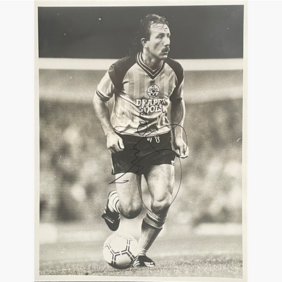 Jimmy Case – Signed 21.5cm x 17cm Black & White Action Press Photo