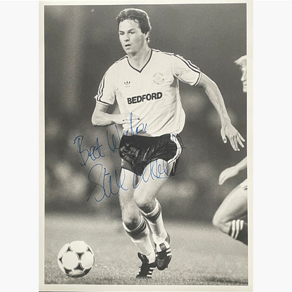 Steve Elliot – Signed 24cm x 18cm Black & White Action Press Photo