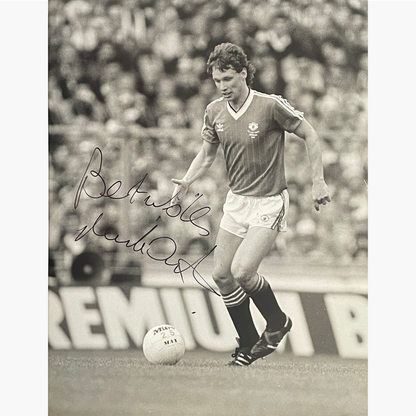 Mike Duxbury – Signed 21.5cm x 16.5cm Black & White Action Press Photo