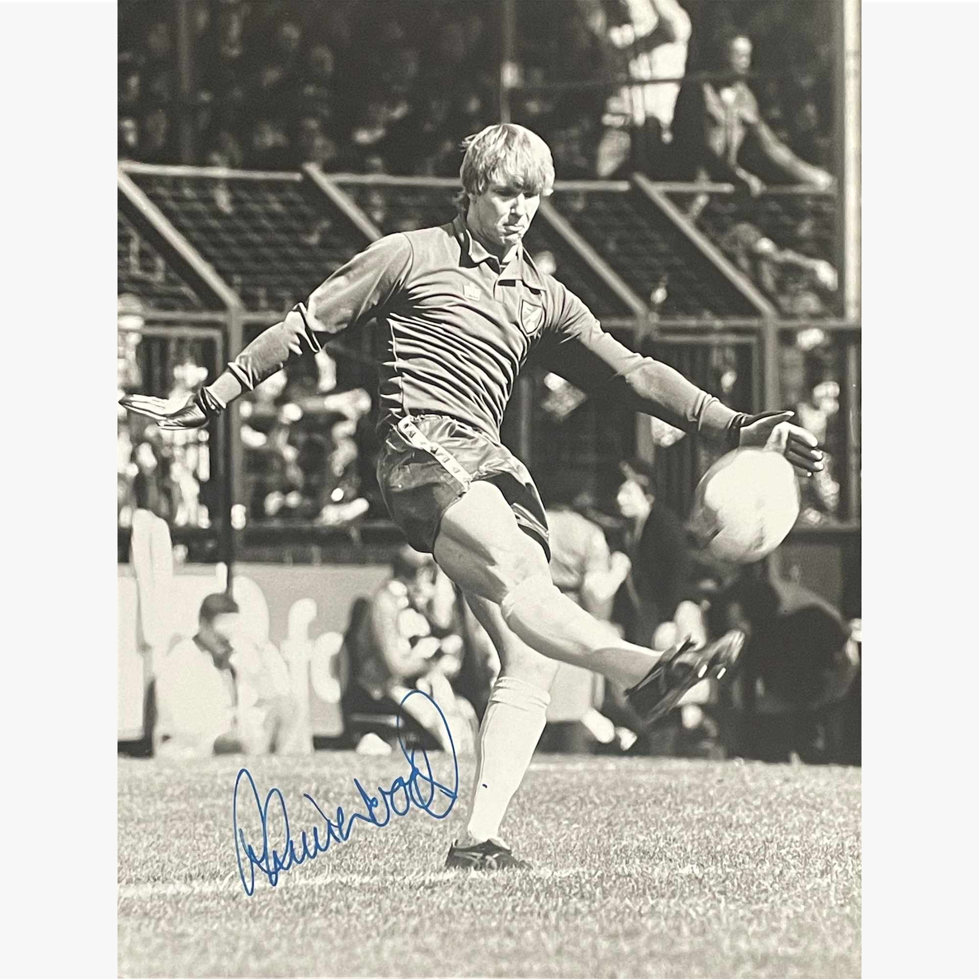 Chris Woods – Signed 21.5cm x 16.5cm Black & White Action Press Photo