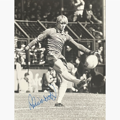 Chris Woods – Signed 21.5cm x 16.5cm Black & White Action Press Photo