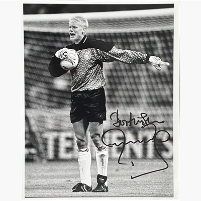 Peter Schmeichel – Signed 25.5cm x 20cm Black & White Action Press Photo