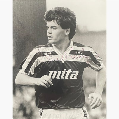 Steve Hodge – Signed 25.5cm x 20cm Black & White Press Photo