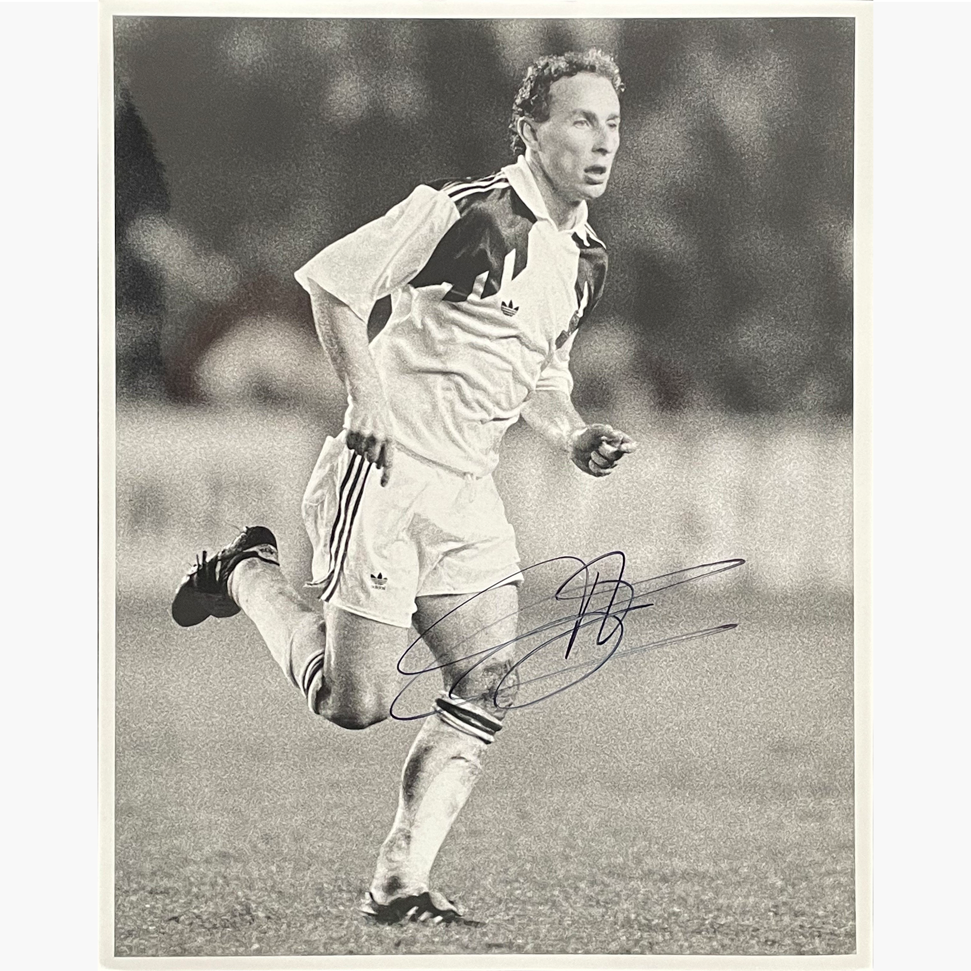 Jean Pierre Papin – Signed 25.5cm x 20cm Black & White Action Press Photo