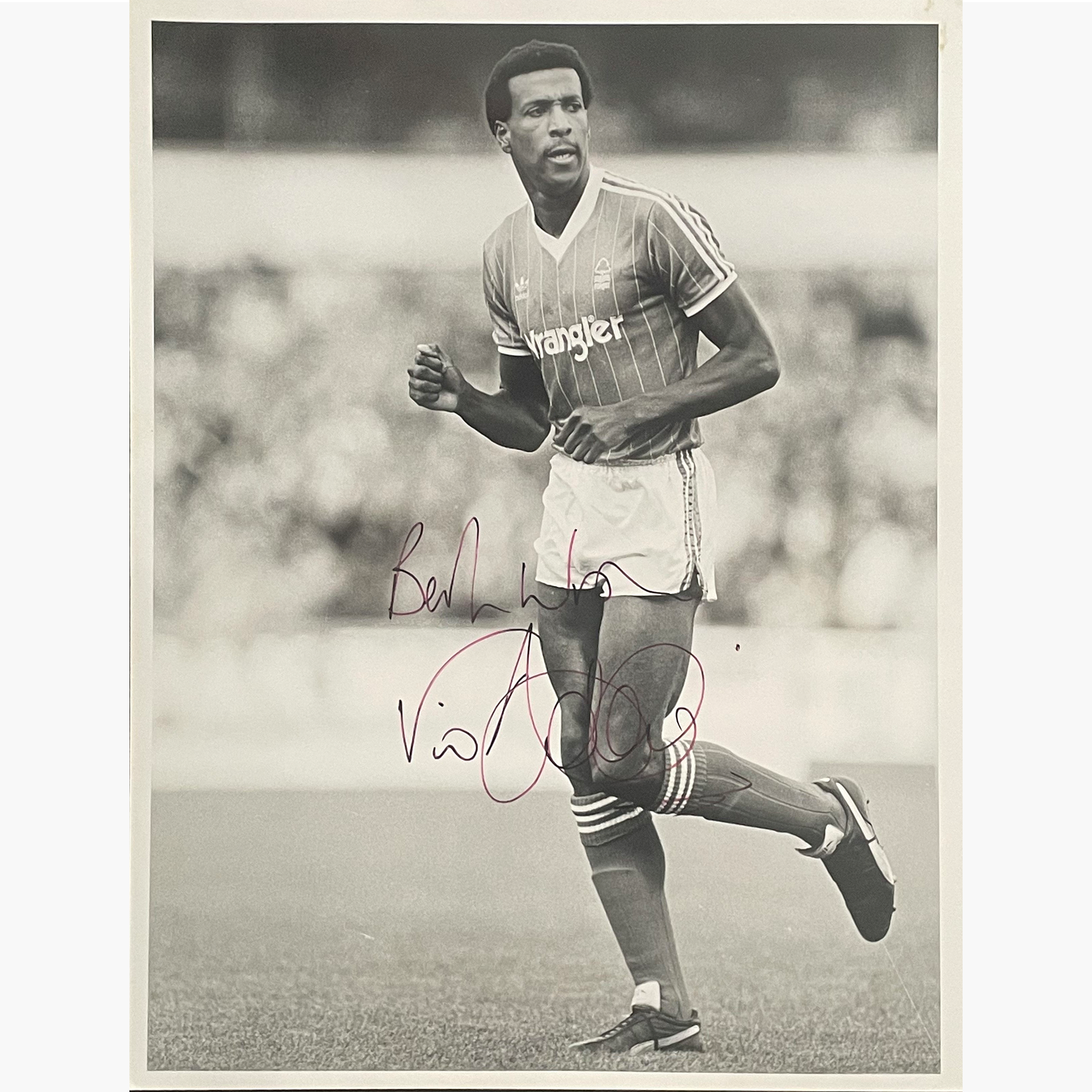 Viv Anderson – Signed 25cm x 19.5cm Black & White Action Press Photo