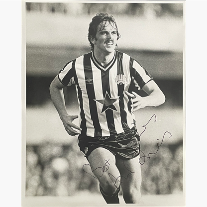 Alan Davies – Signed 25cm x 20cm Black & White Action Press Photo