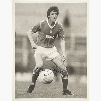 Peter Davenport – Signed 21.5cm x 16.5cm Black & White Action Press Photo