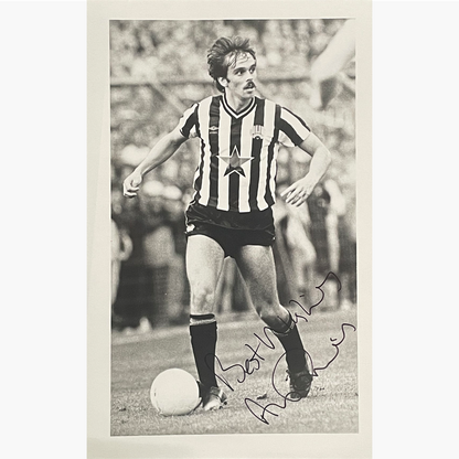 Alan Davies – Signed 20cm x 12cm Black & White Action Press Photo