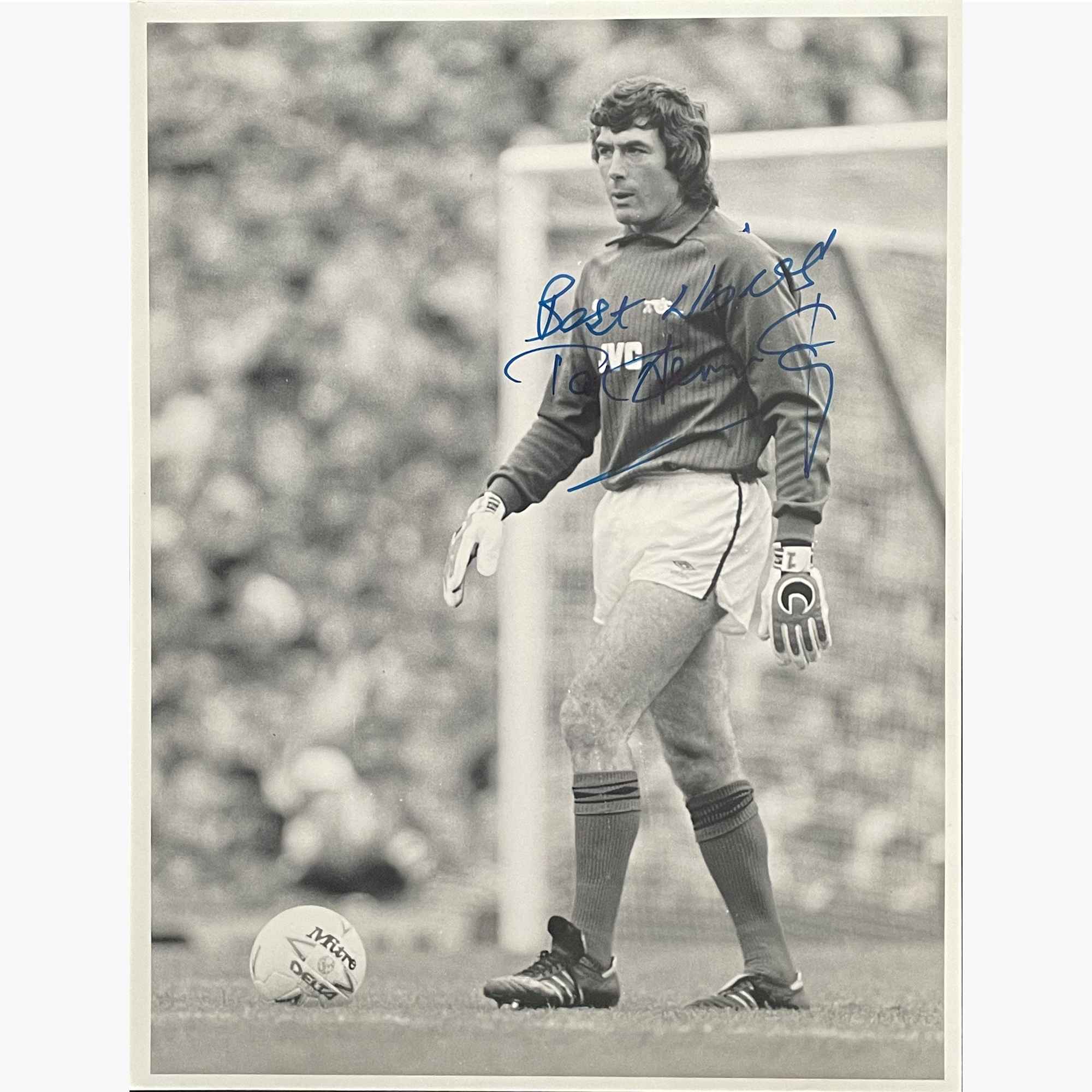 Pat Jennings – Signed 21.5cm x 16.5cm Black & White Action Press Photo