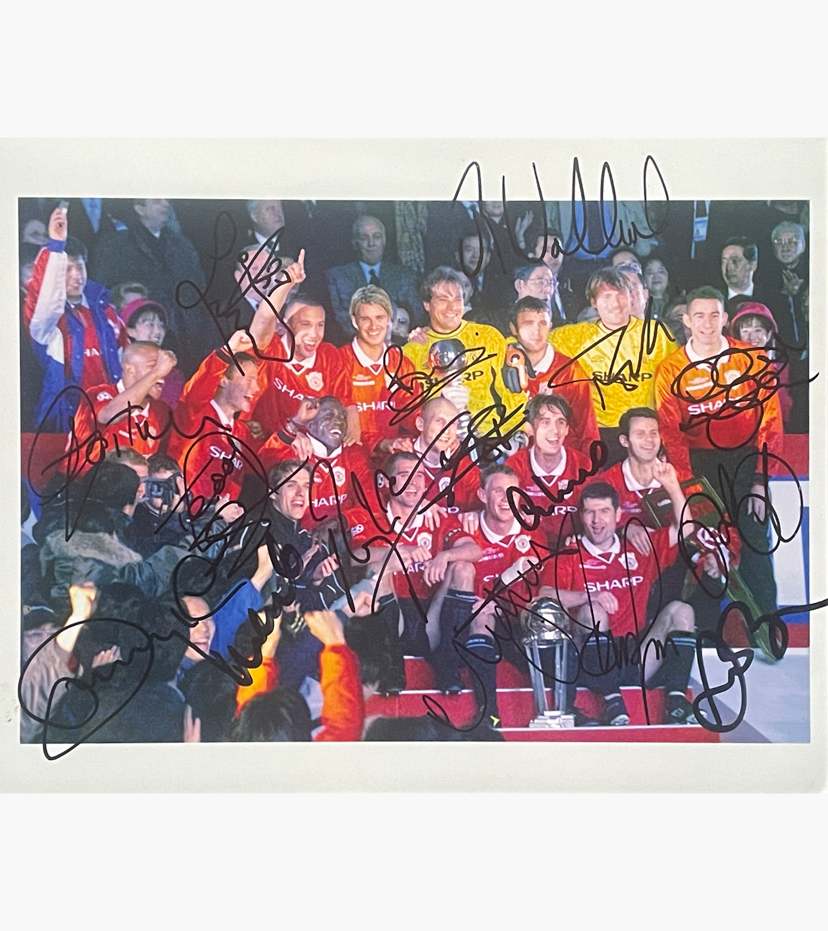 Silvestre, Bosnich, Wallwork, Taibi, Higginbotham, Fortune, Sheringham, Yorke, Phil Neville, Keane, Stam, Gary Neville, Giggs, Butt & Beckham – Signed 25.3cm x 20.3cm Colour Photo